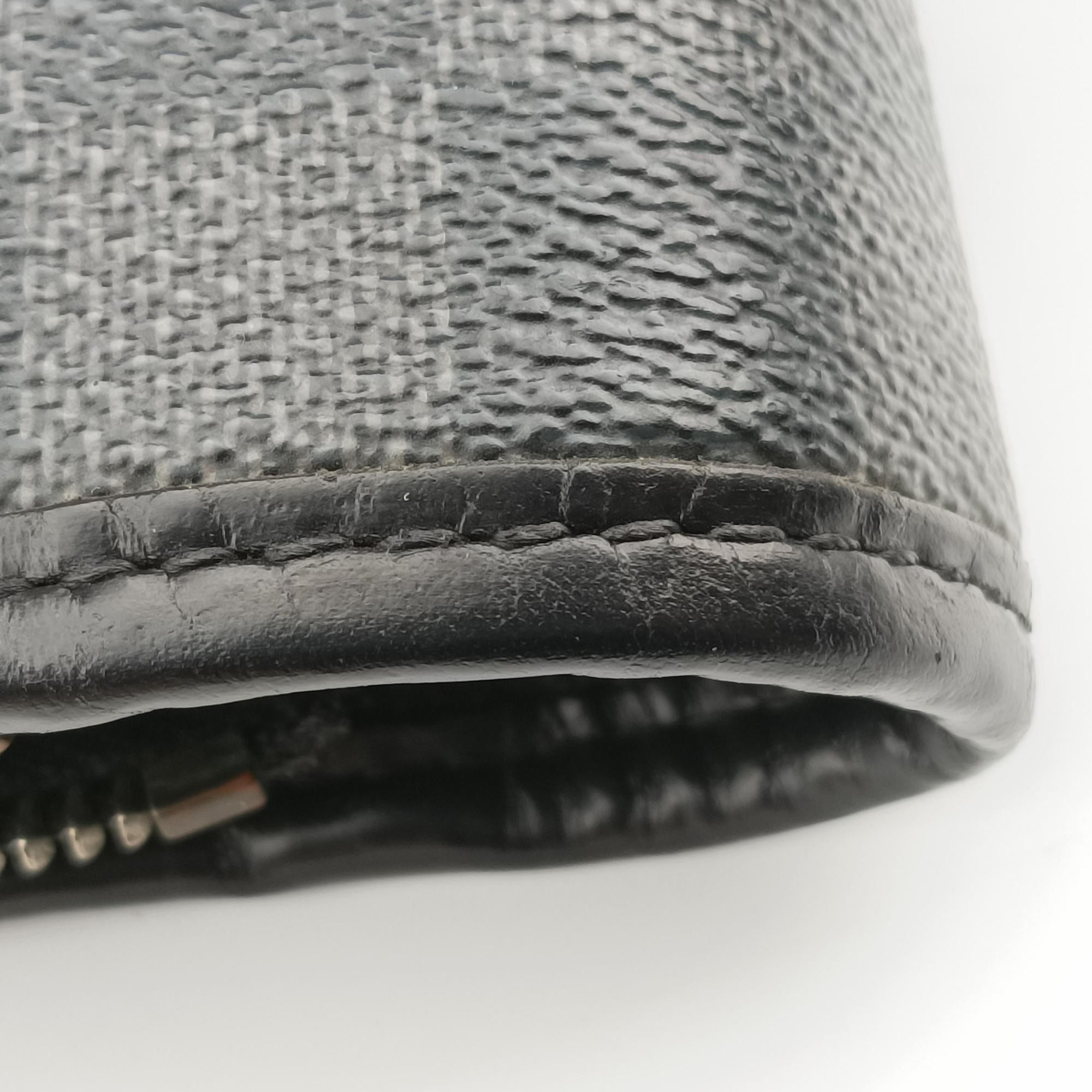 Pre-owned Louis Vuitton TADAO Noir Damier Graphite N51192 shoulderbag | stylenewstar