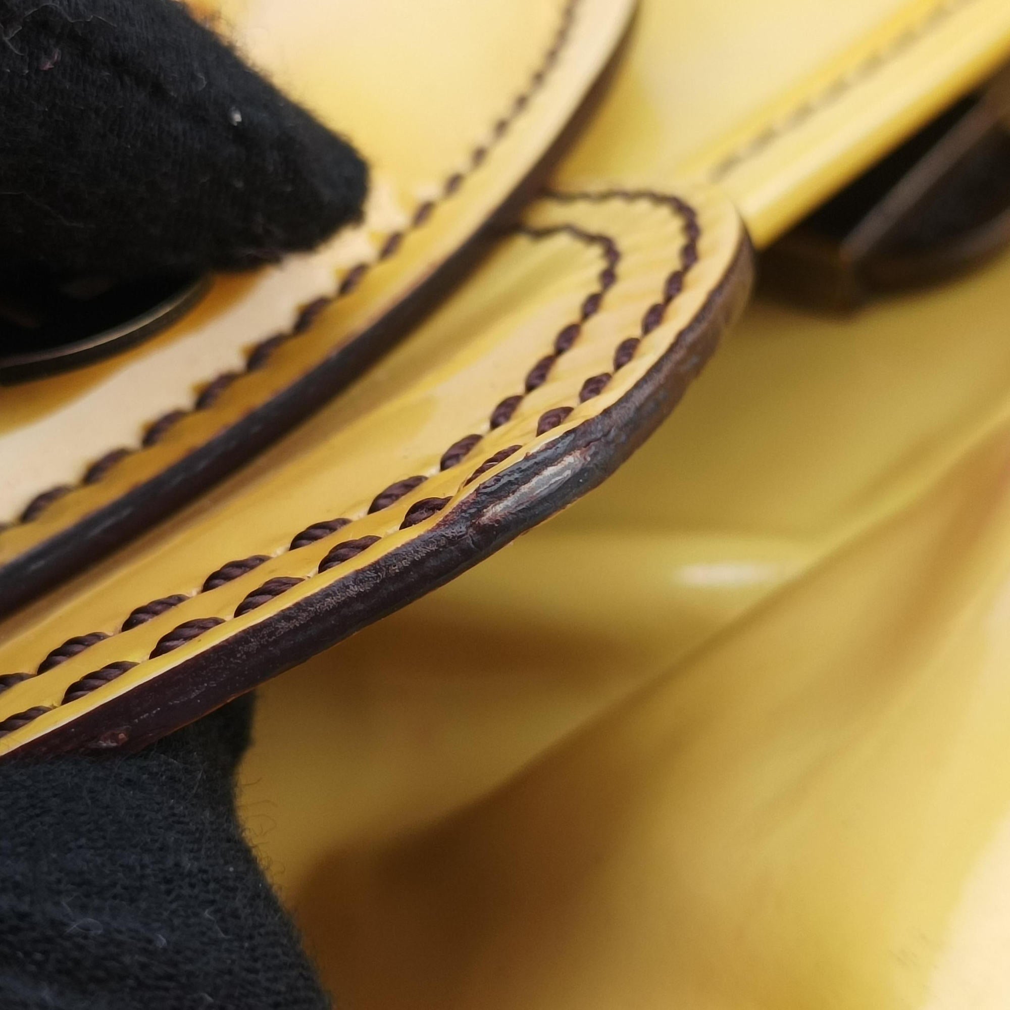 Pre-owned Fendi B Bag Yellow Patent Leather 8BN165 shoulderbag | stylenewstar