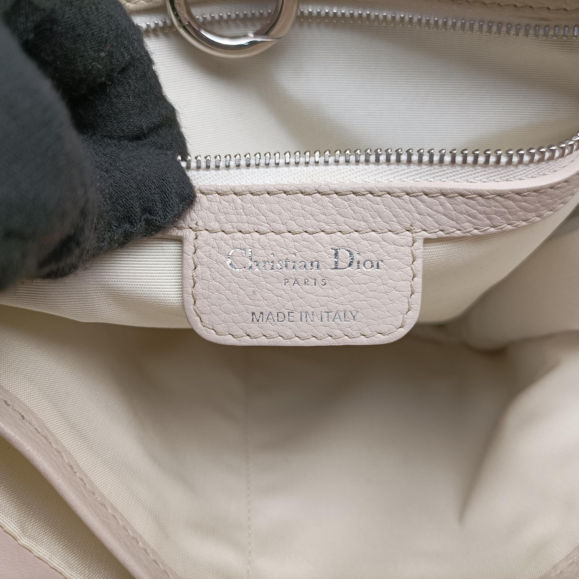 Pre-owned Christian Dior 61 Hobo White leather  handbag | stylenewstar