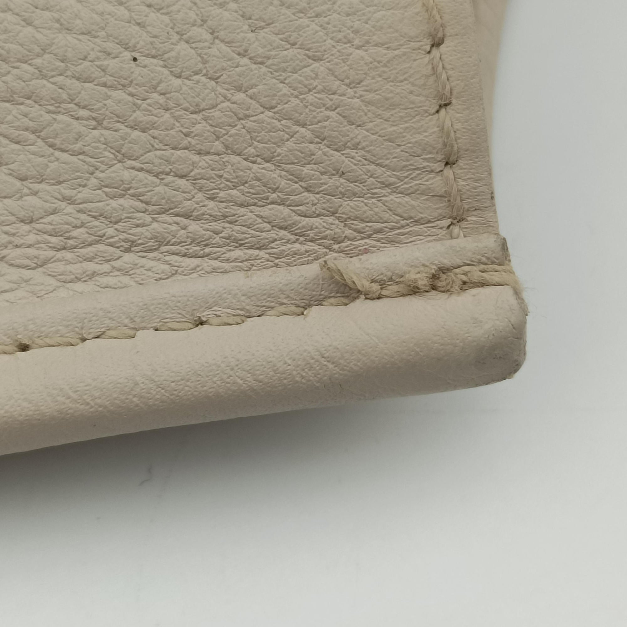 Pre-owned Christian Dior 61 Hobo White leather  handbag | stylenewstar