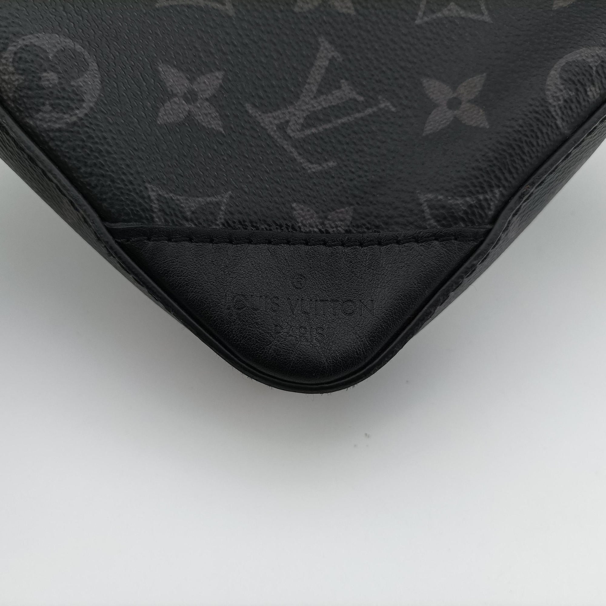 Pre-owned Louis Vuitton Trio Messenger black Monogram Eclipse Reverse M69443 shoulderbag | stylenewstar