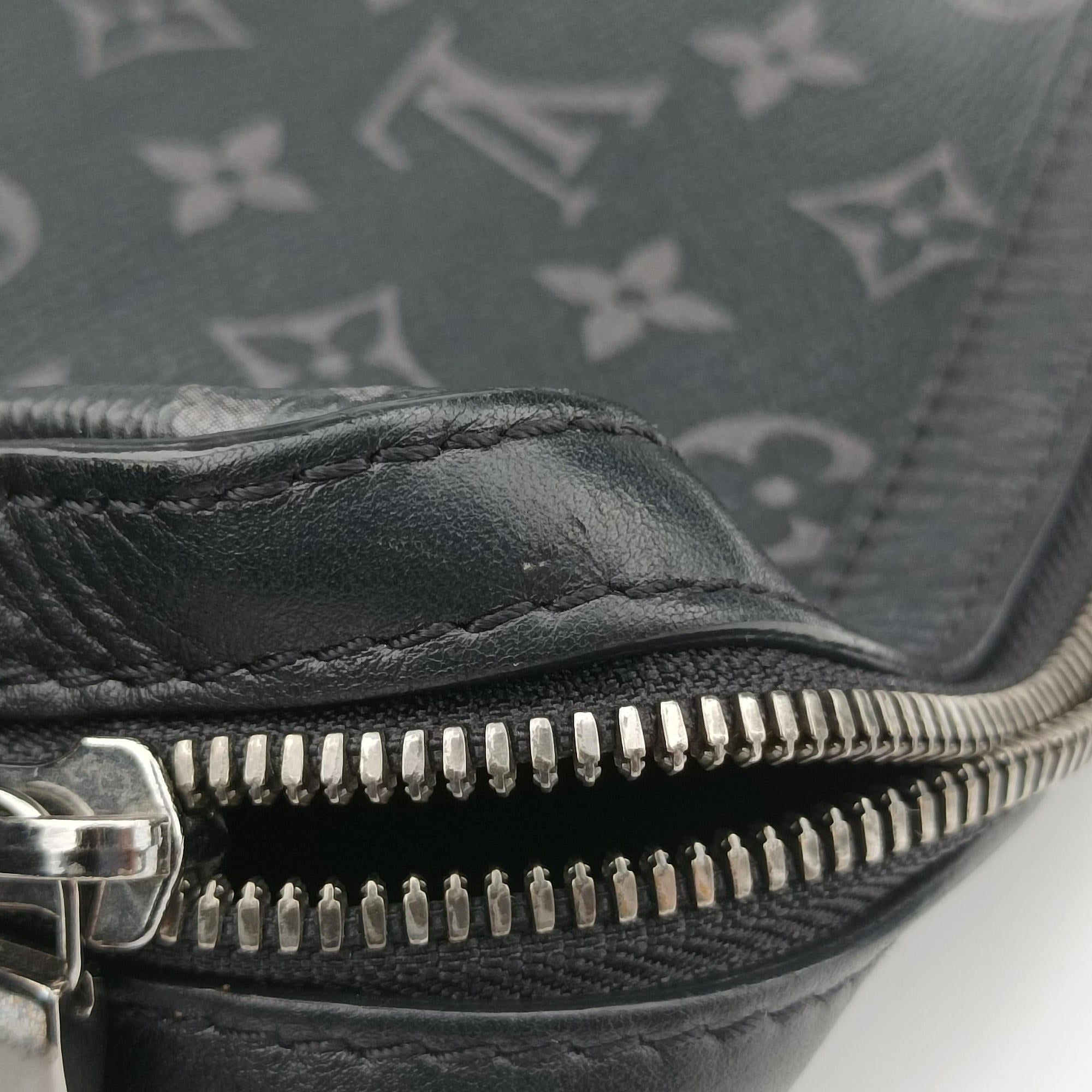Pre-owned Louis Vuitton Trio Messenger black Monogram Eclipse Reverse M69443 shoulderbag | stylenewstar