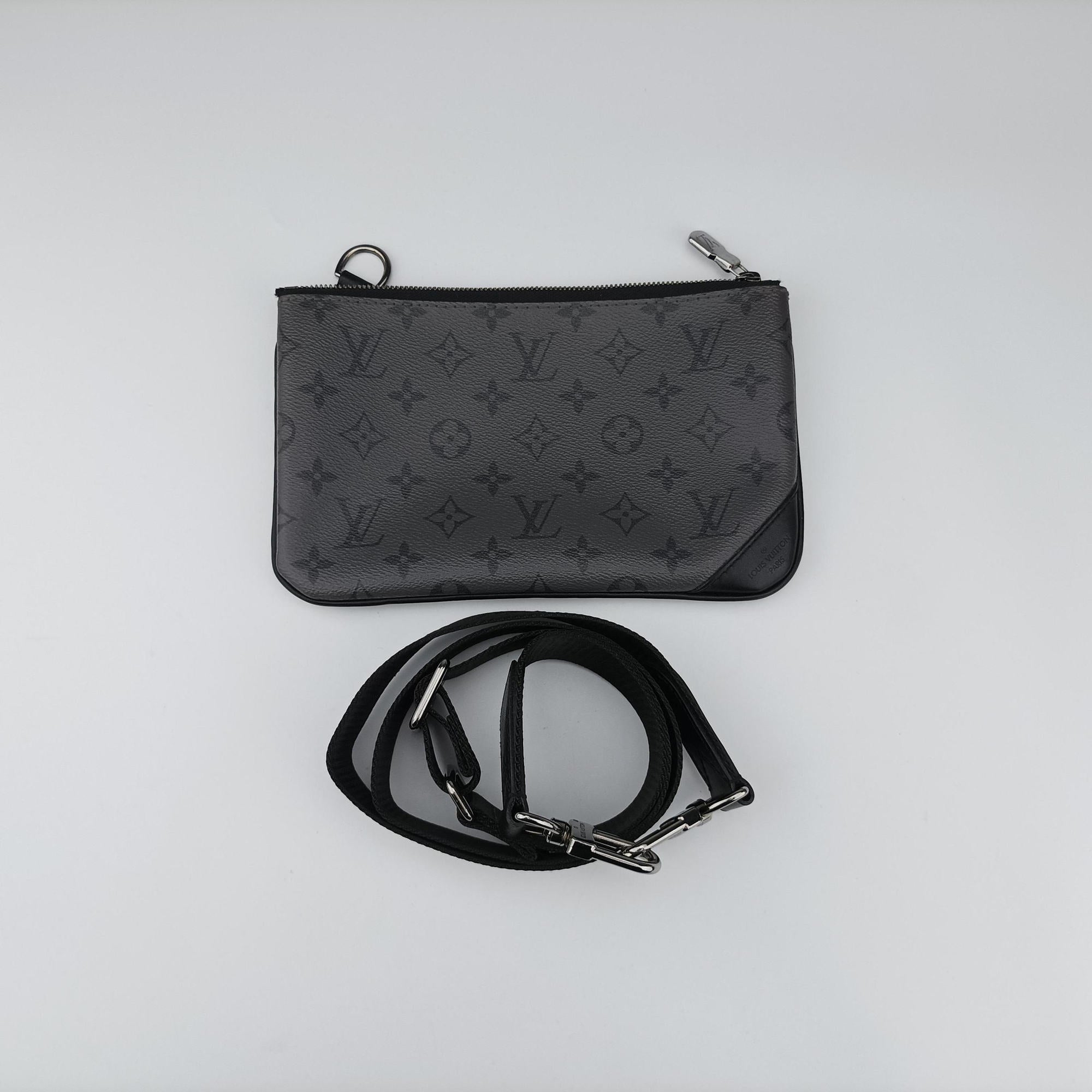 Pre-owned Louis Vuitton Trio Messenger black Monogram Eclipse Reverse M69443 shoulderbag | stylenewstar
