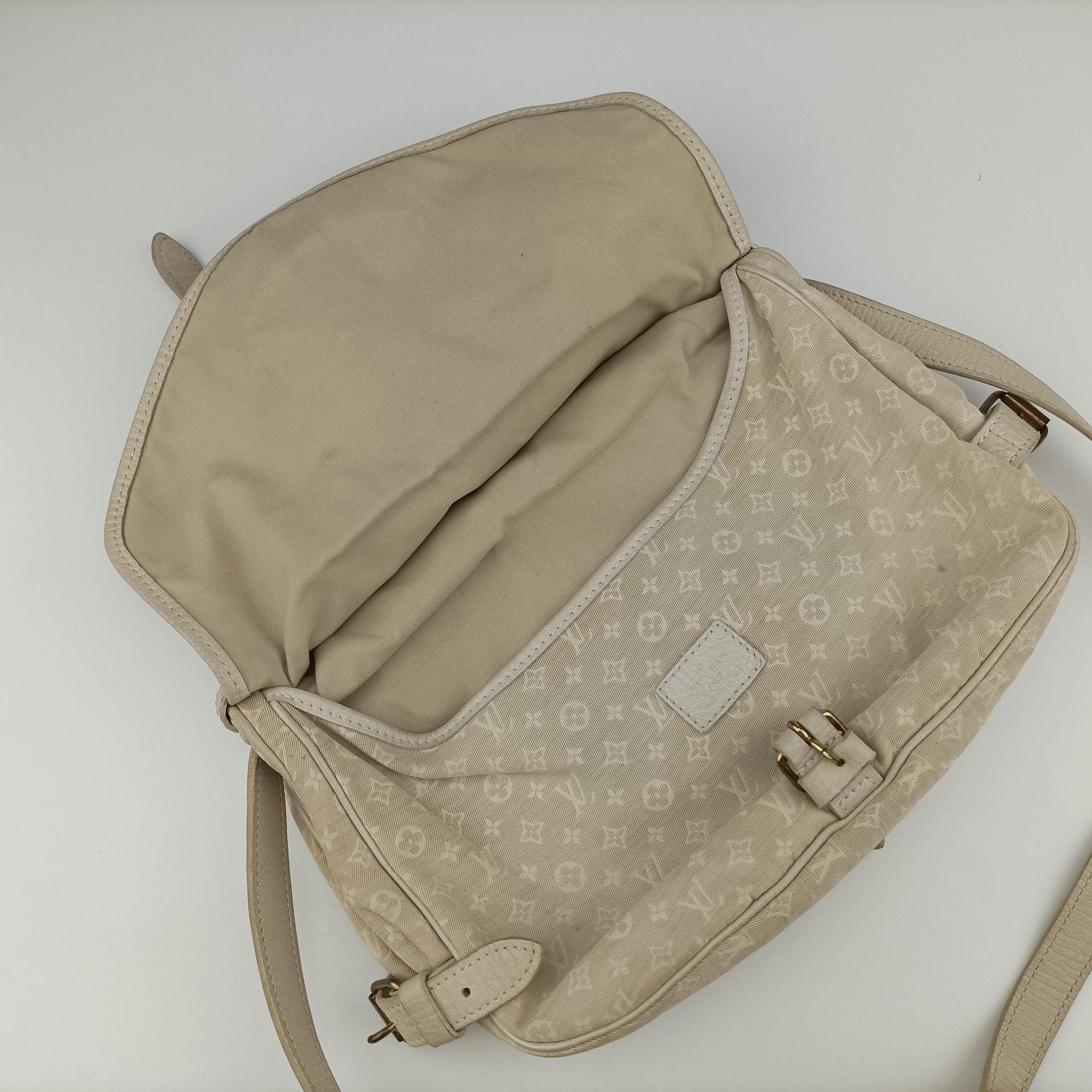 Secondhand Louis Vuitton Saumur 30 Dune Monogram Mini Lin LineCanvas M95314 shoulderbag | stylenewstar
