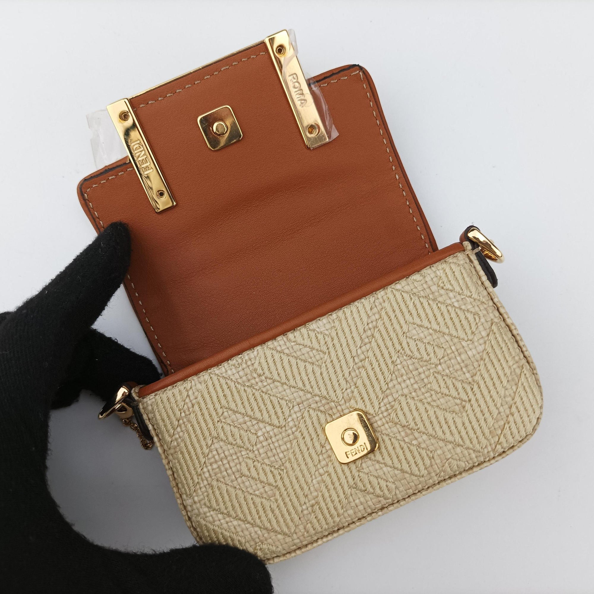 Pre-owned Fendi Nano Baguette Charm Beige fabricxstraw 7AS045 shoulderbag | stylenewstar