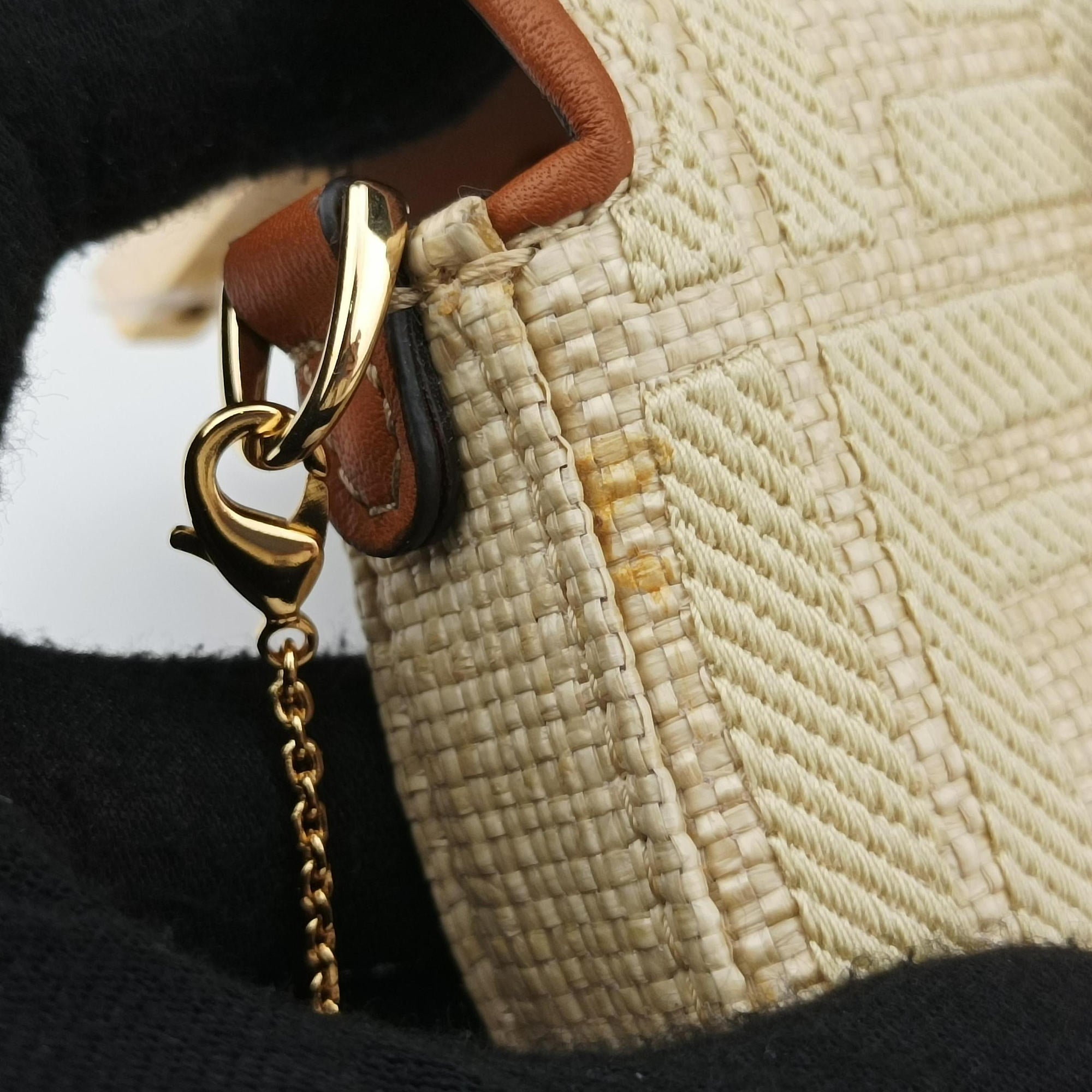 Pre-owned Fendi Nano Baguette Charm Beige fabricxstraw 7AS045 shoulderbag | stylenewstar