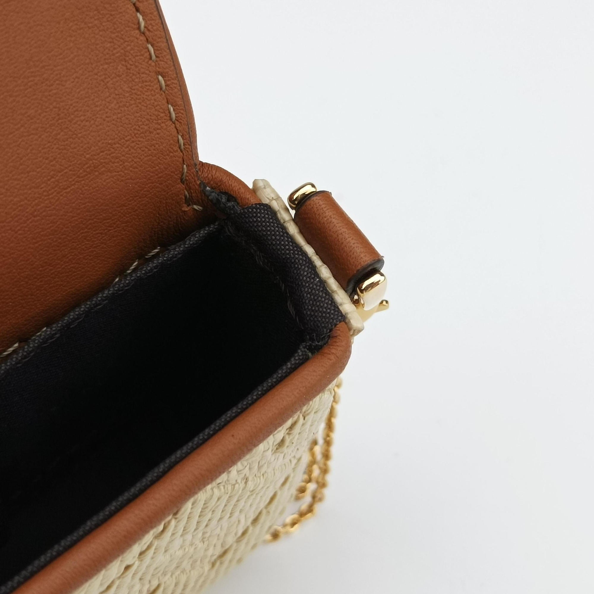 Pre-owned Fendi Nano Baguette Charm Beige fabricxstraw 7AS045 shoulderbag | stylenewstar