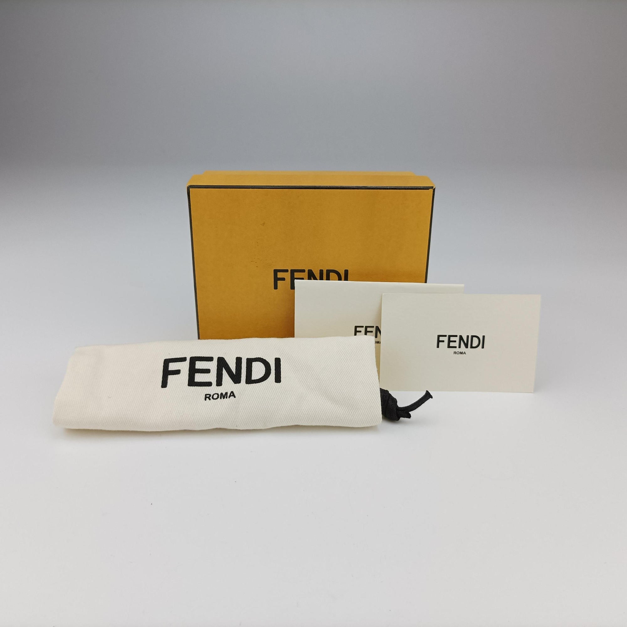 Pre-owned Fendi Nano Baguette Charm Beige fabricxstraw 7AS045 shoulderbag | stylenewstar