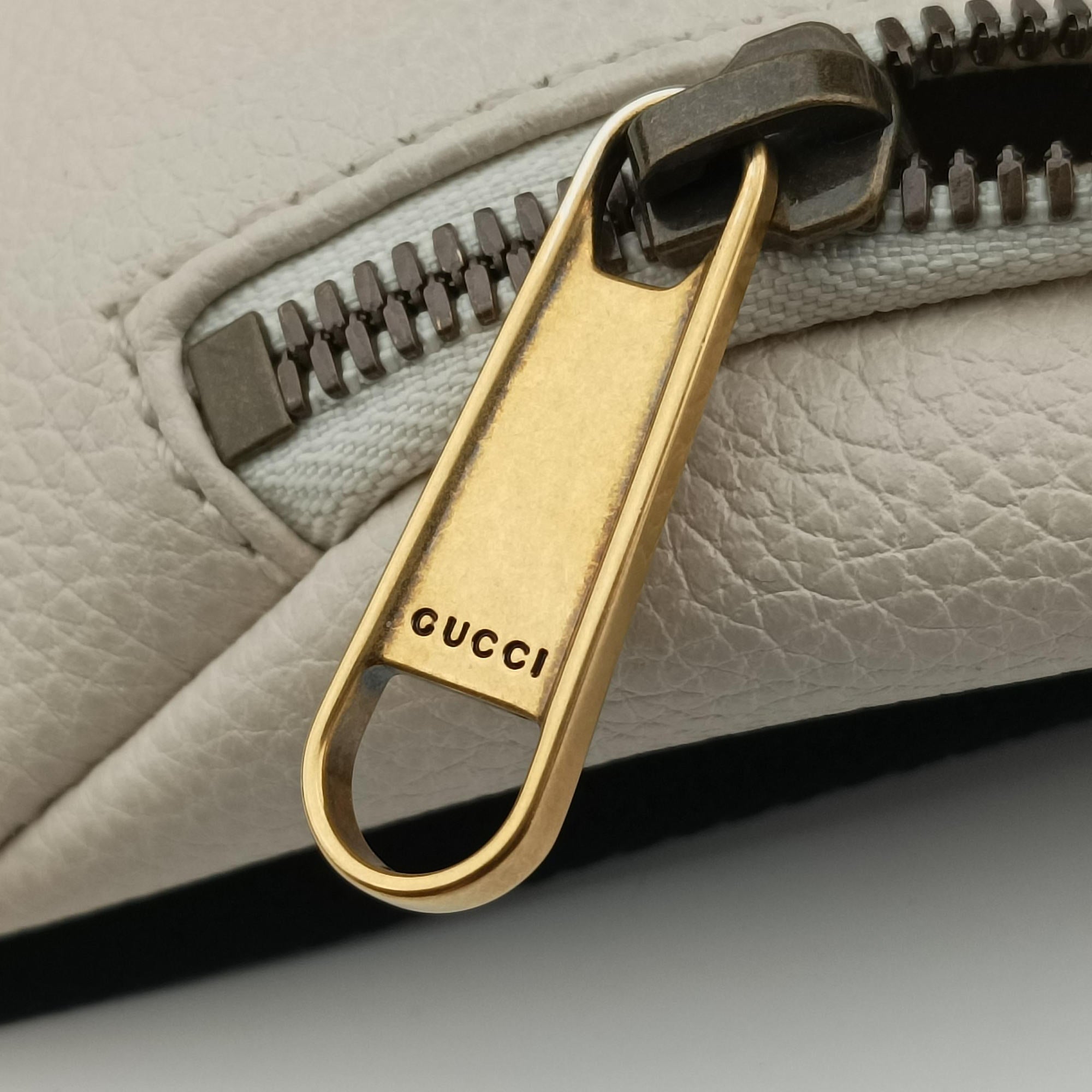 Pre-owned Gucci Gucci Print White Leather 527792 bum bag/waist bag | stylenewstar