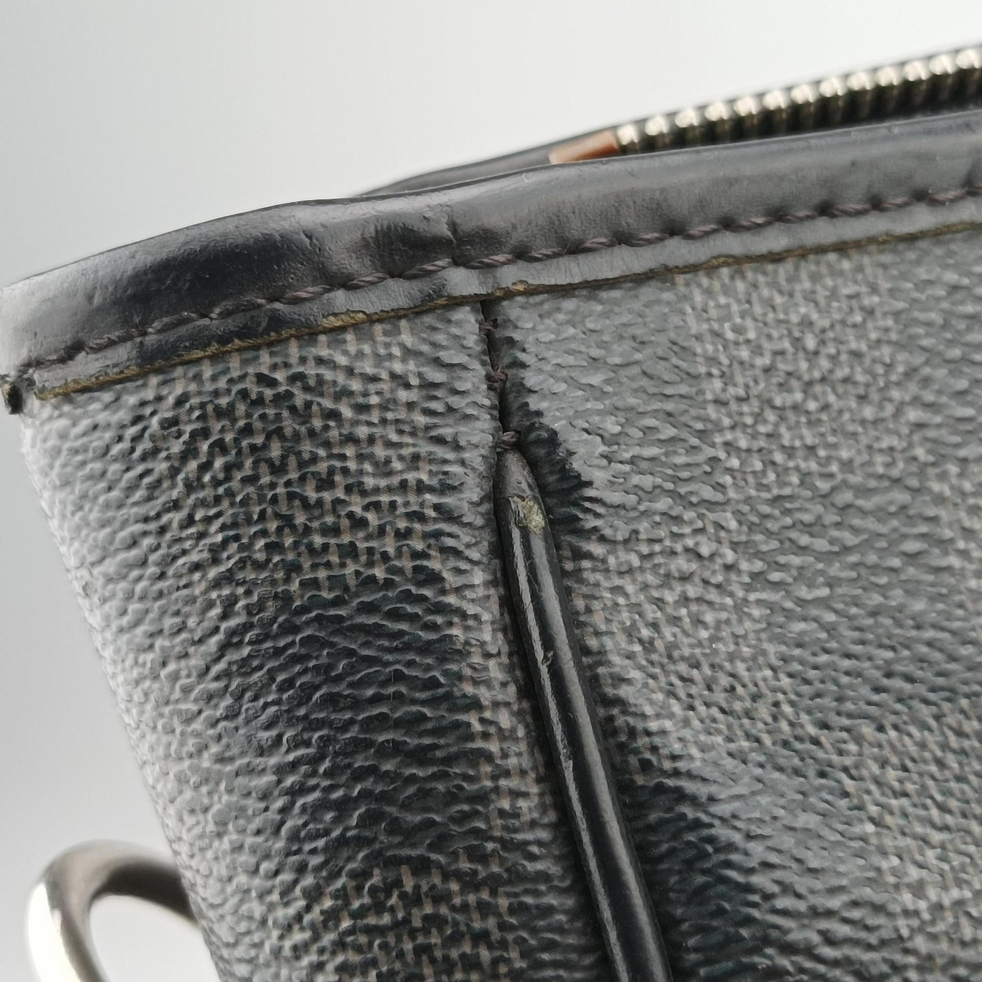 Pre-owned Louis Vuitton TADAO Noir Damier Graphite N51192 shoulderbag | stylenewstar