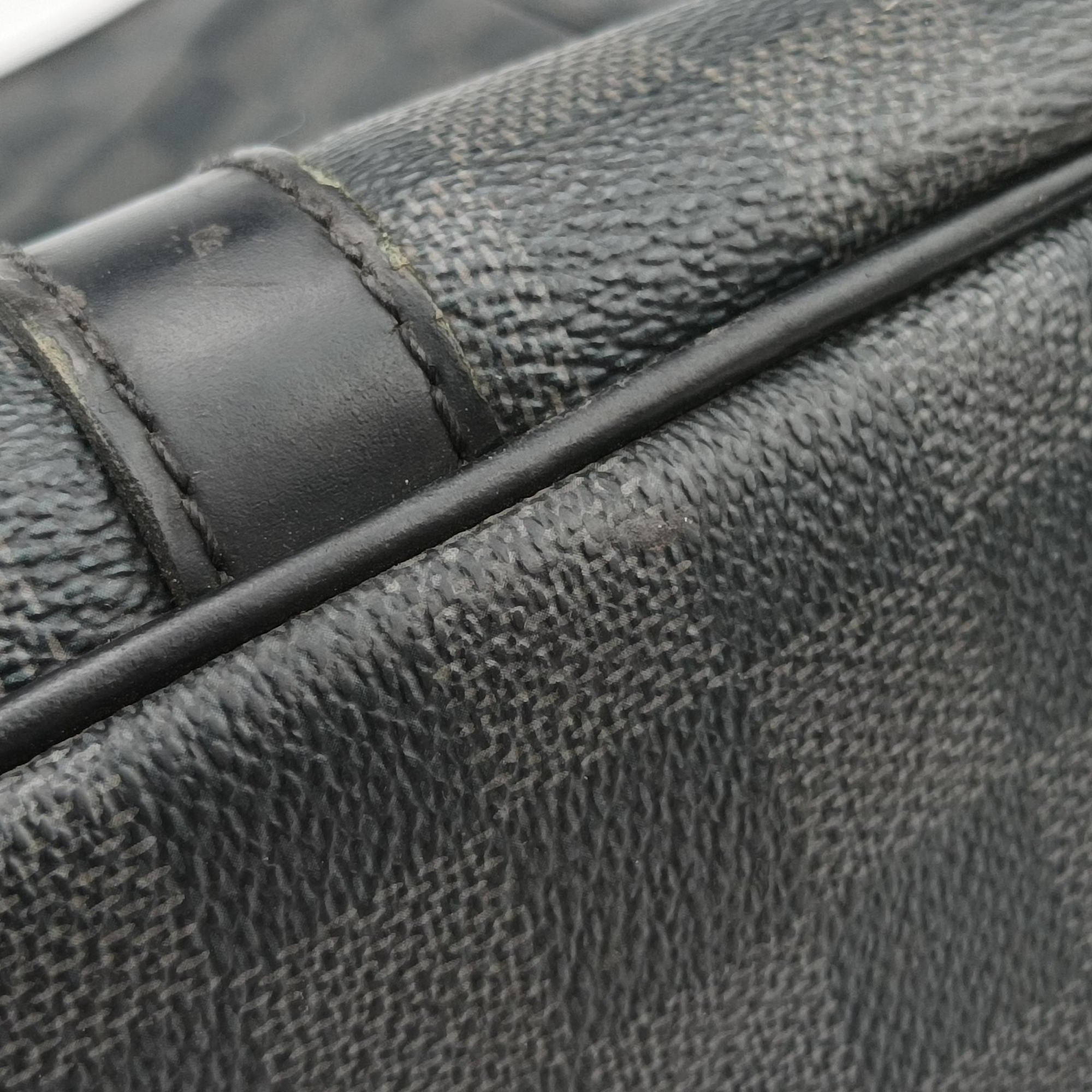 Pre-owned Louis Vuitton TADAO Noir Damier Graphite N51192 shoulderbag | stylenewstar