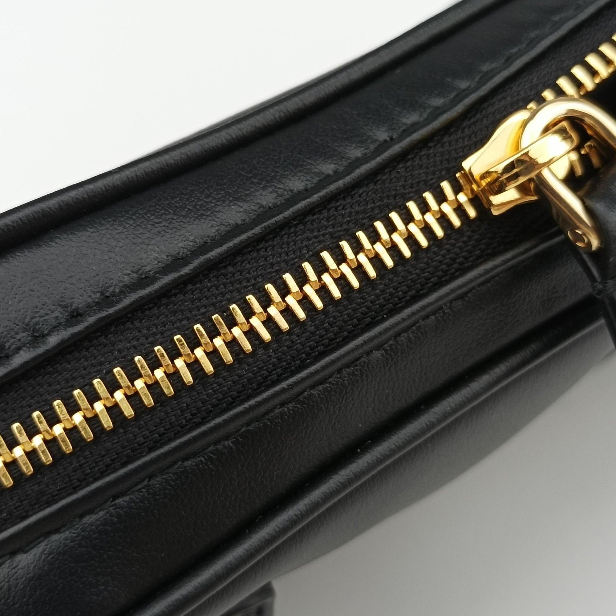 Pre-owned Miu Miu Logo belt Black leather  bum bag/waist bag | stylenewstar