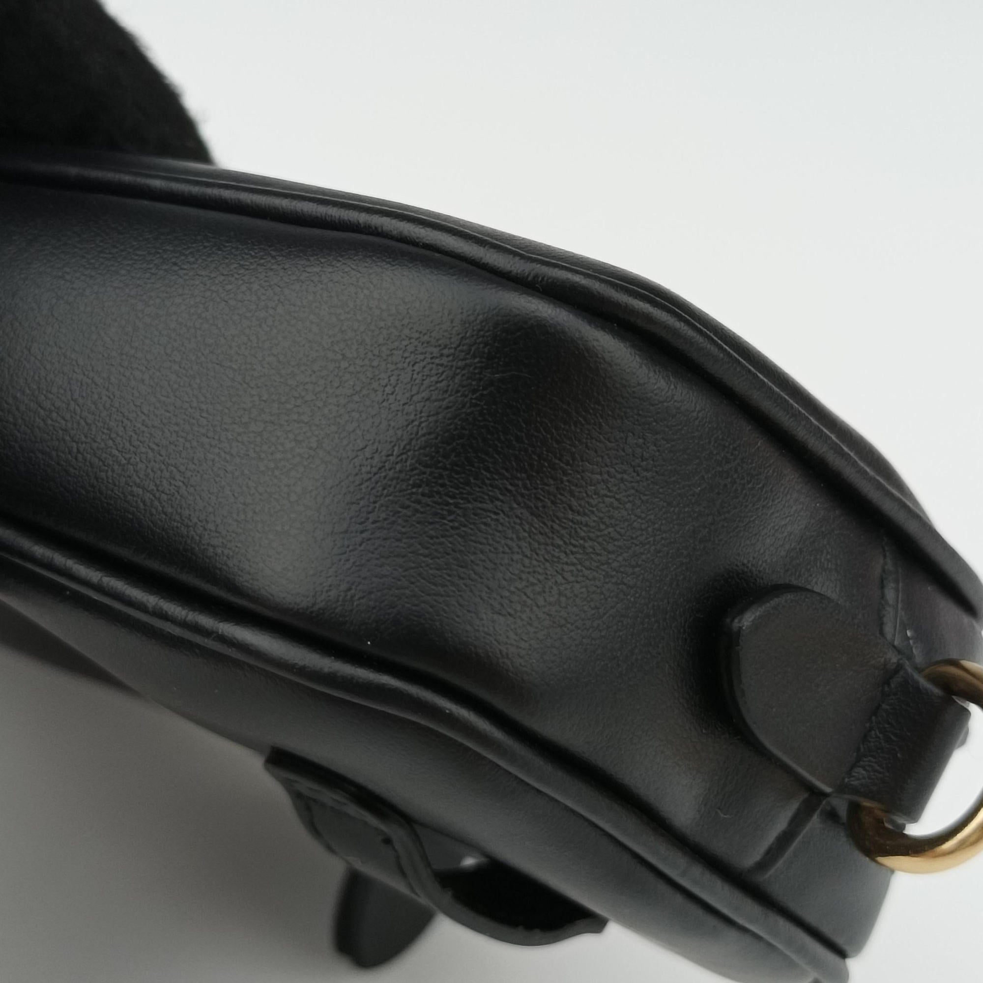 Pre-owned Miu Miu Logo belt Black leather  bum bag/waist bag | stylenewstar