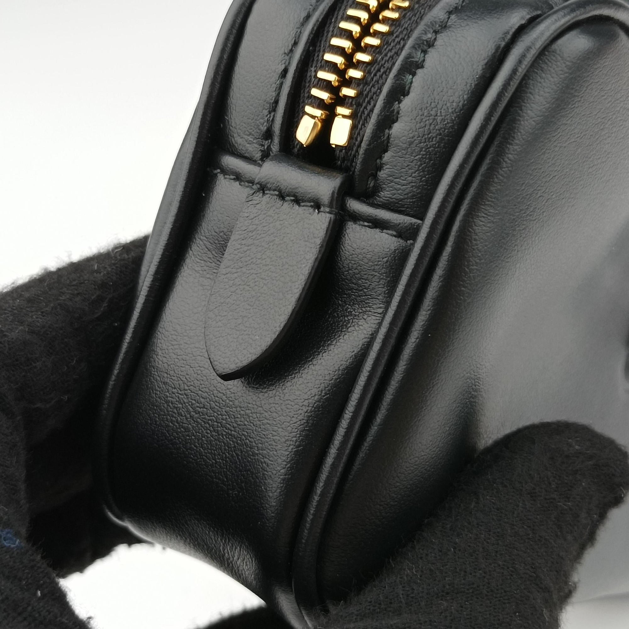 Pre-owned Miu Miu Logo belt Black leather  bum bag/waist bag | stylenewstar