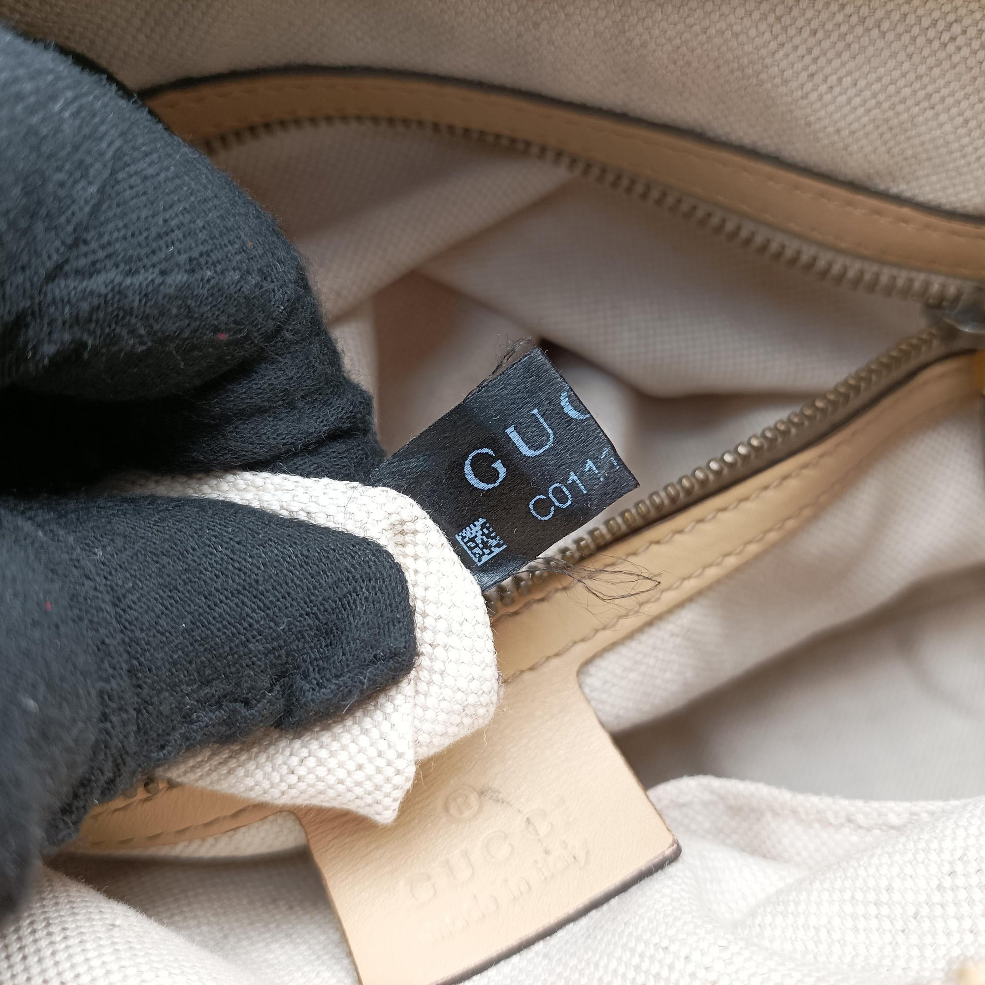 Vintage Gucci Guccissima Beige Leather 282298 handbag | stylenewstar