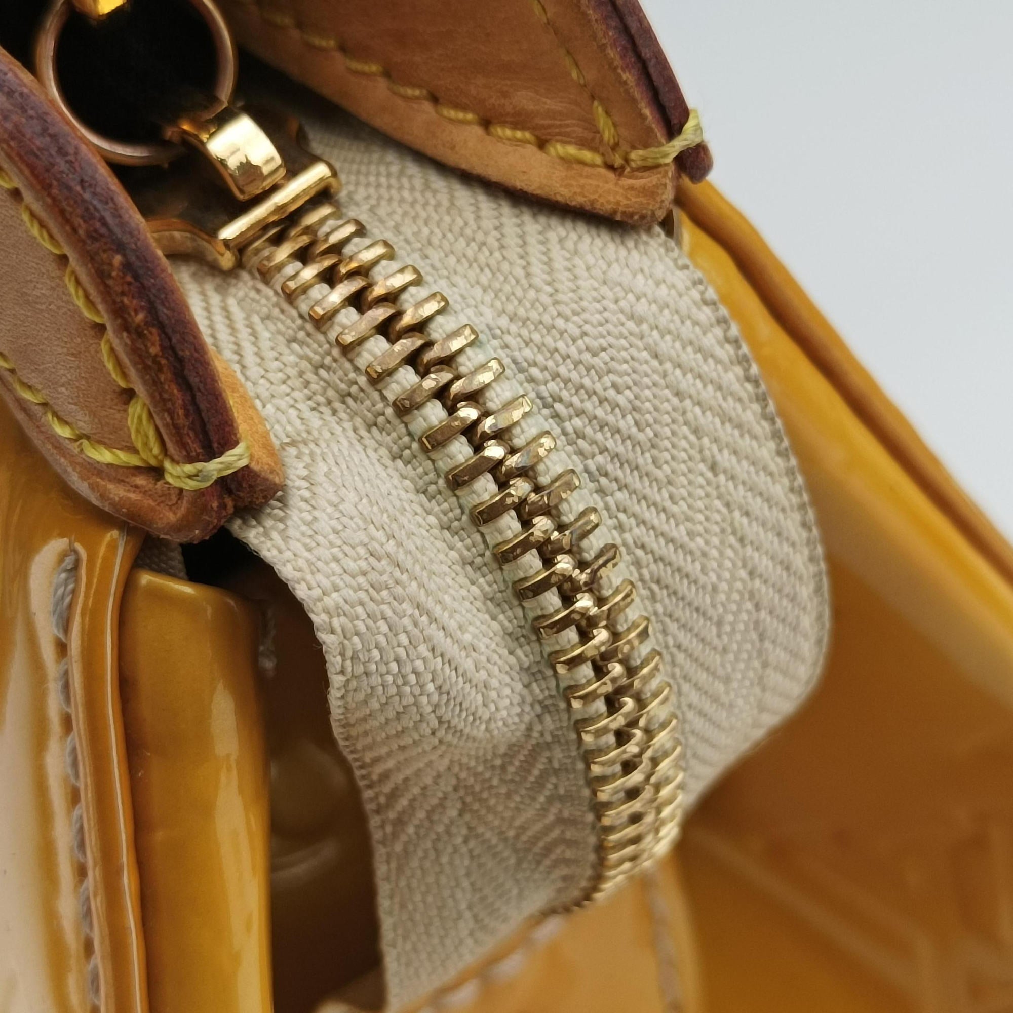 Pre-owned Louis Vuitton Brea MM Dunne Vernis M90180 shoulderbag | stylenewstar