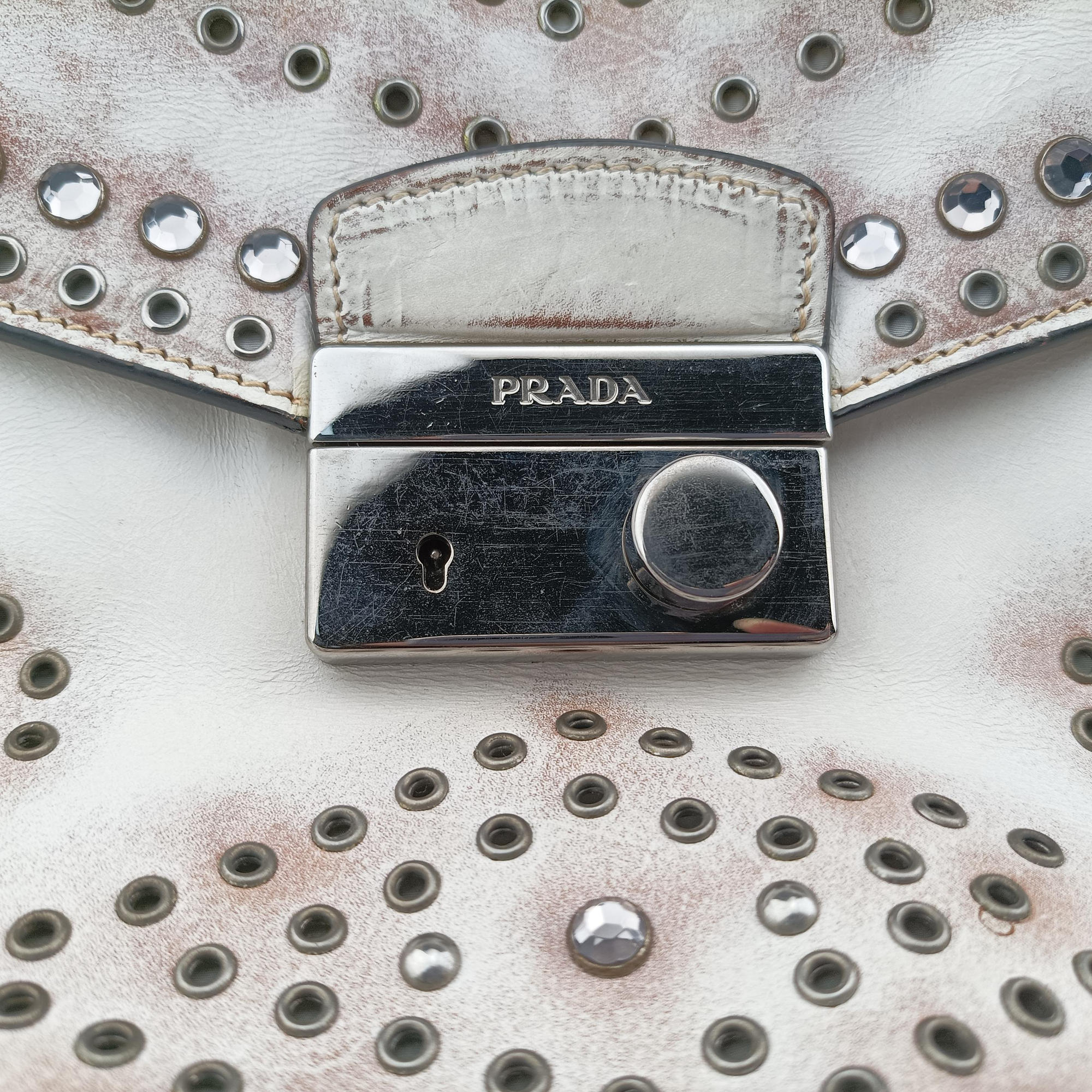 Pre-owned Prada Vitello Vintage Studded Sound White Leather  shoulderbag | stylenewstar