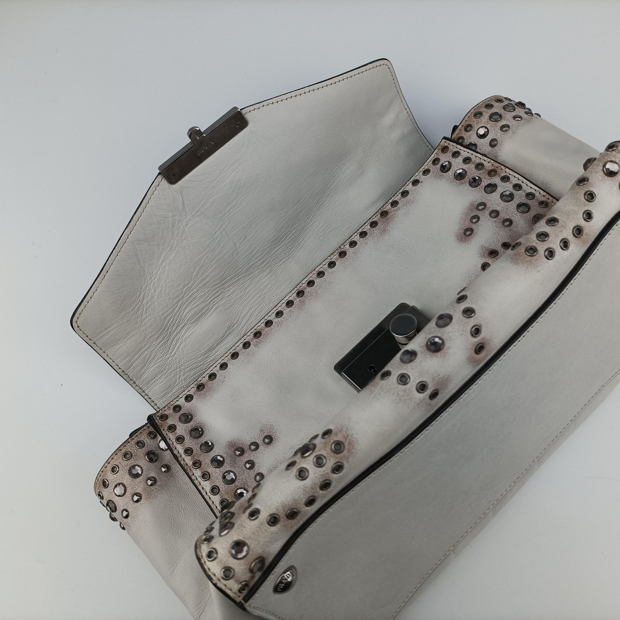 Pre-owned Prada Vitello Vintage Studded Sound White Leather  shoulderbag | stylenewstar