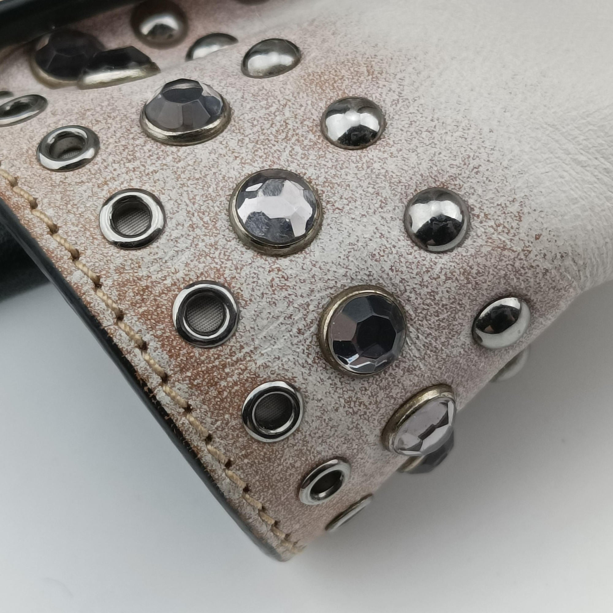 Pre-owned Prada Vitello Vintage Studded Sound White Leather  shoulderbag | stylenewstar