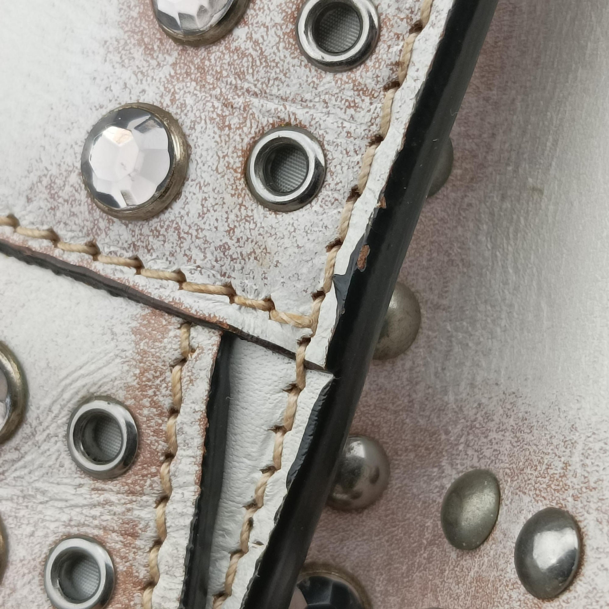 Pre-owned Prada Vitello Vintage Studded Sound White Leather  shoulderbag | stylenewstar