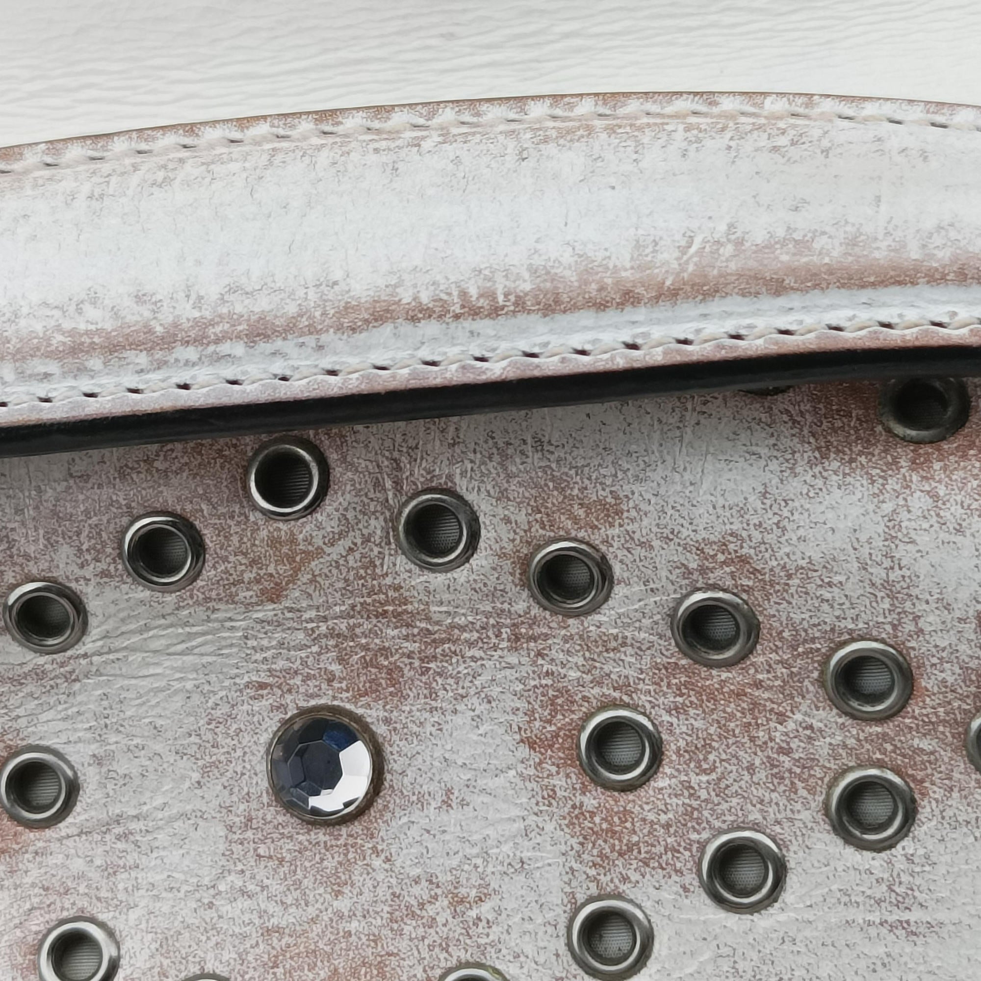 Pre-owned Prada Vitello Vintage Studded Sound White Leather  shoulderbag | stylenewstar