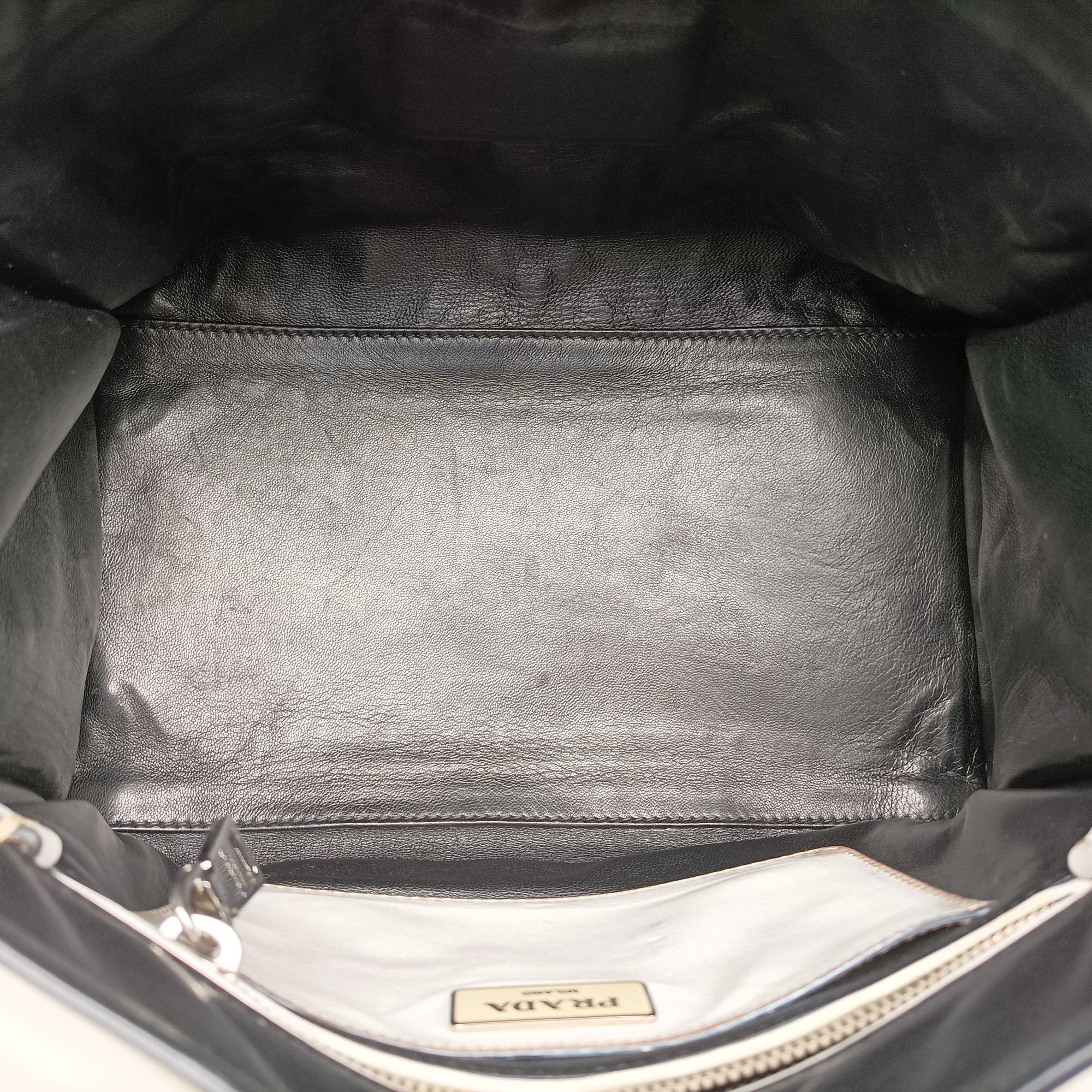 Pre-owned Prada Vitello Vintage Studded Sound White Leather  shoulderbag | stylenewstar