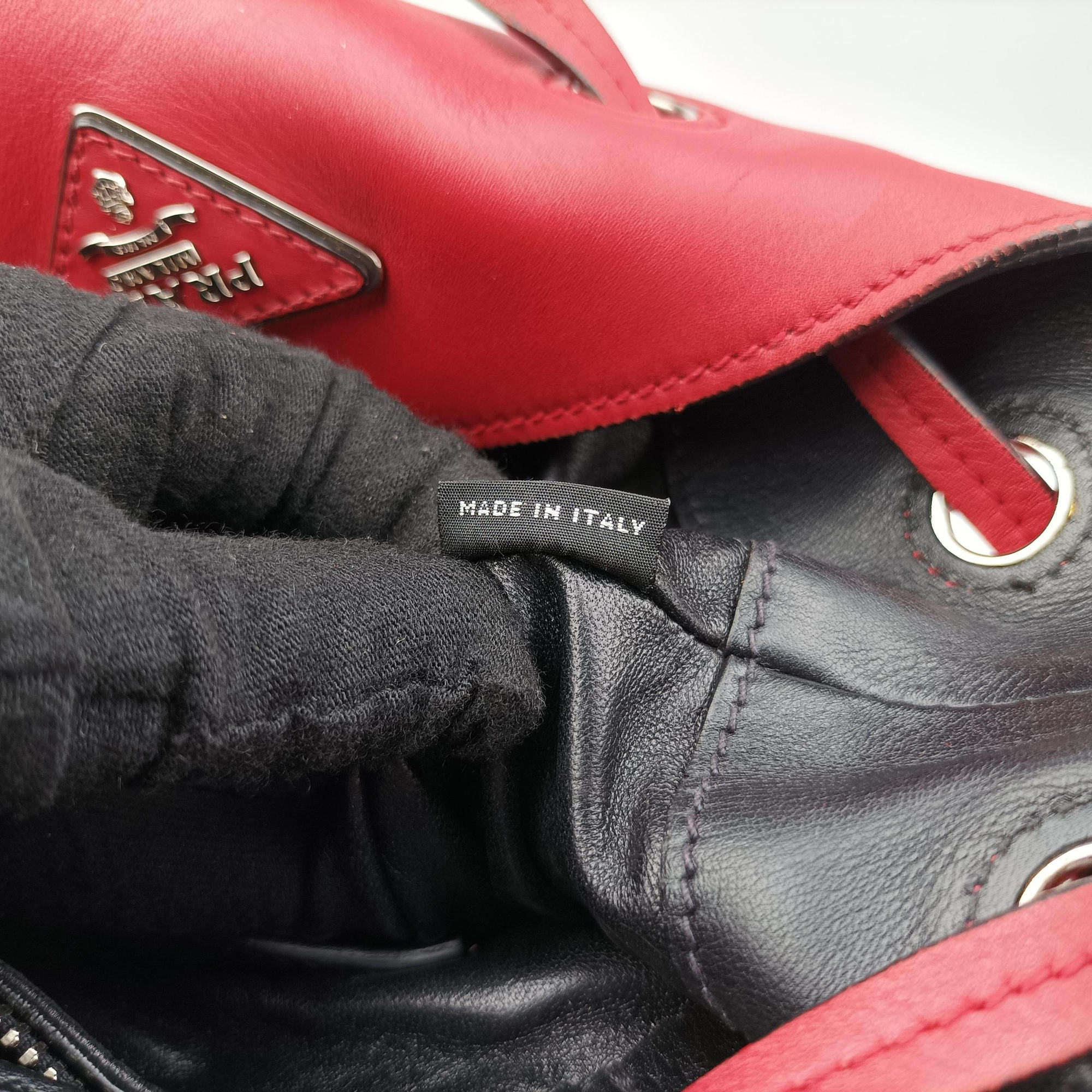 Pre-owned Prada Tassel Drawstring Bucket Red leather BR5069 shoulderbag | stylenewstar