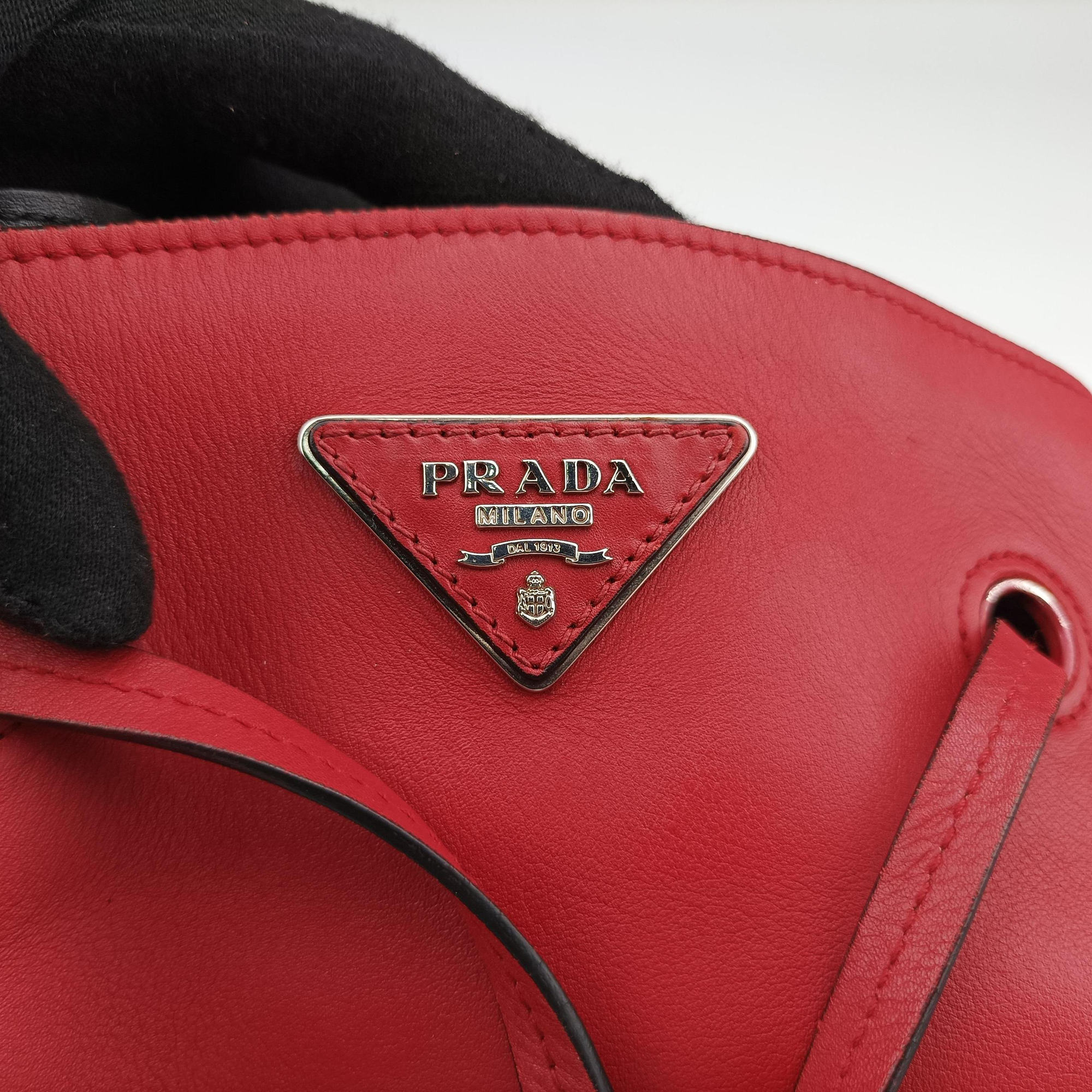 Pre-owned Prada Tassel Drawstring Bucket Red leather BR5069 shoulderbag | stylenewstar