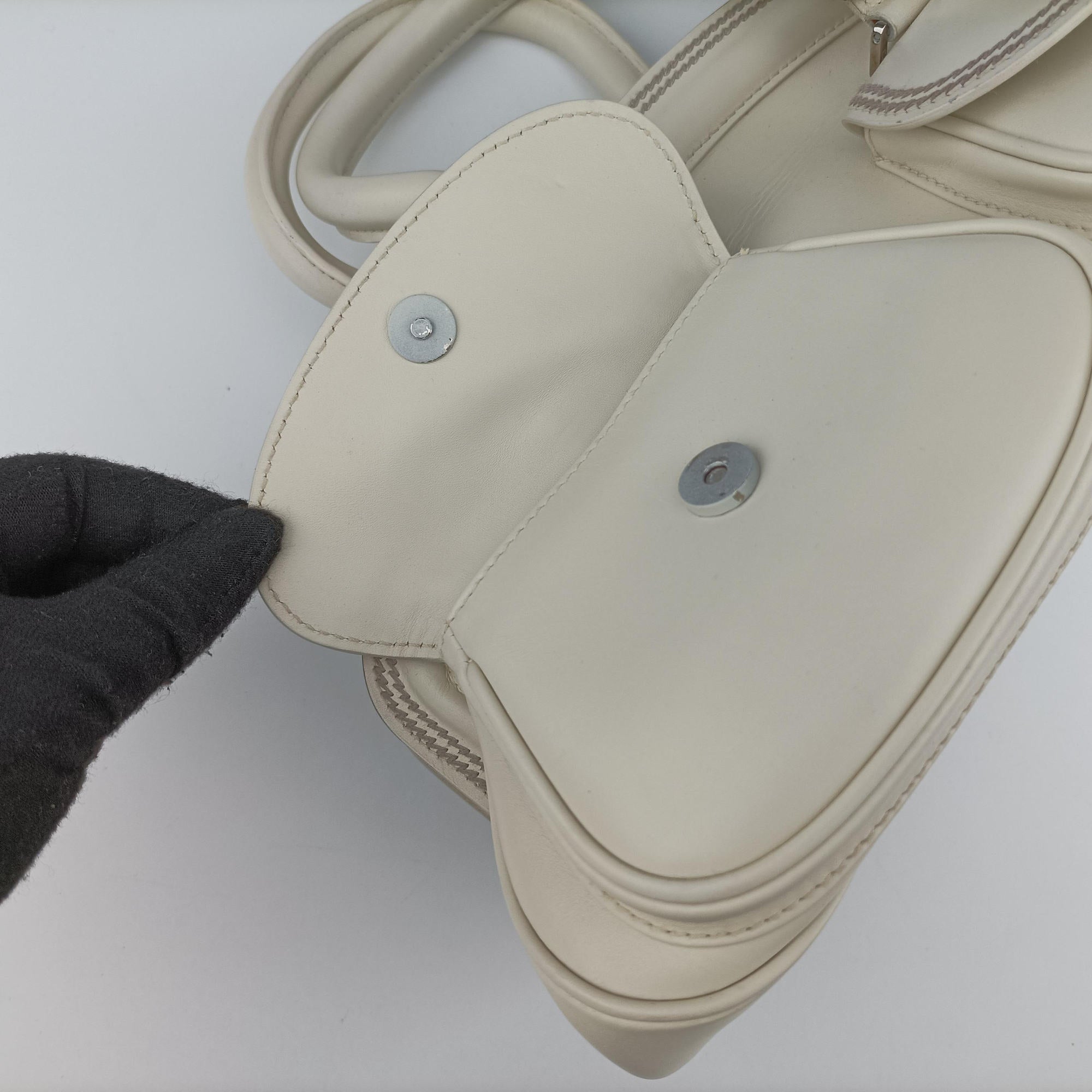 Pre-owned Christian Dior Detective White leather  handbag | stylenewstar