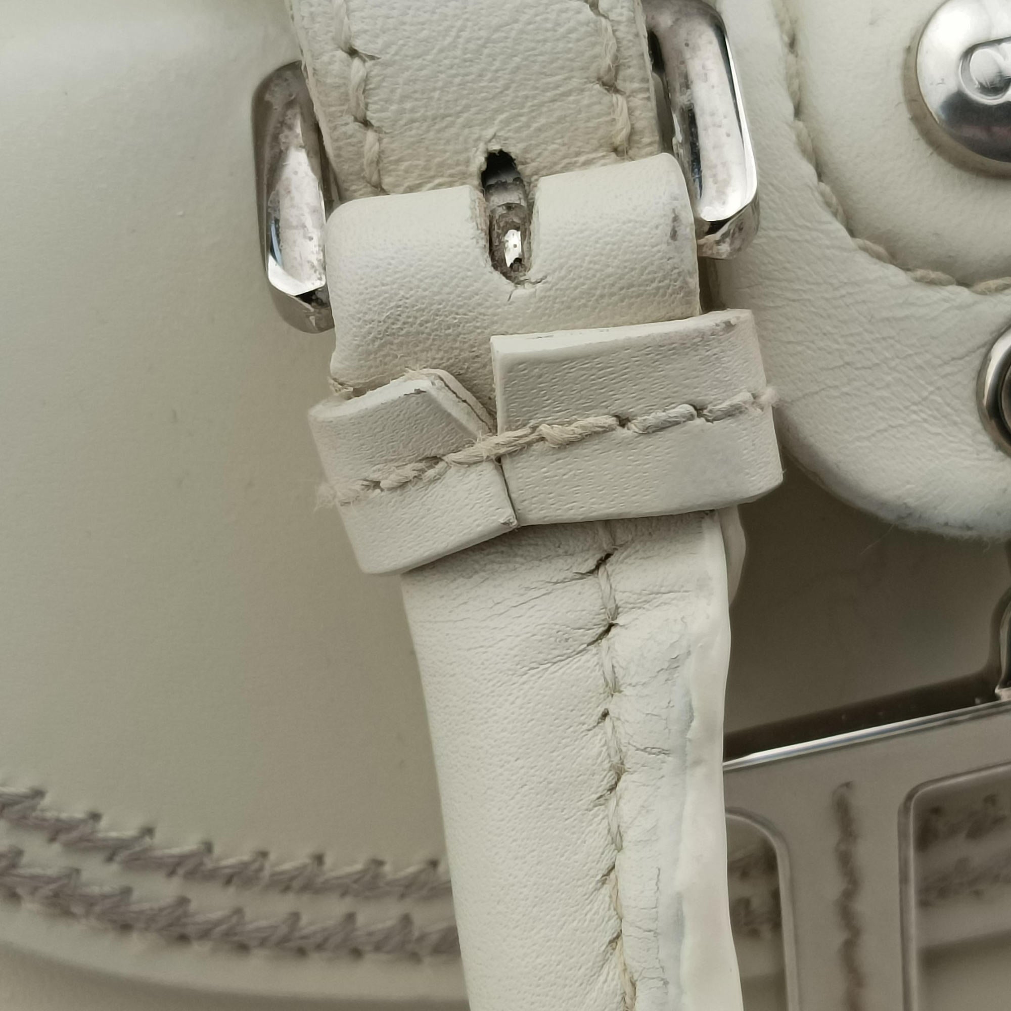 Pre-owned Christian Dior Detective White leather  handbag | stylenewstar