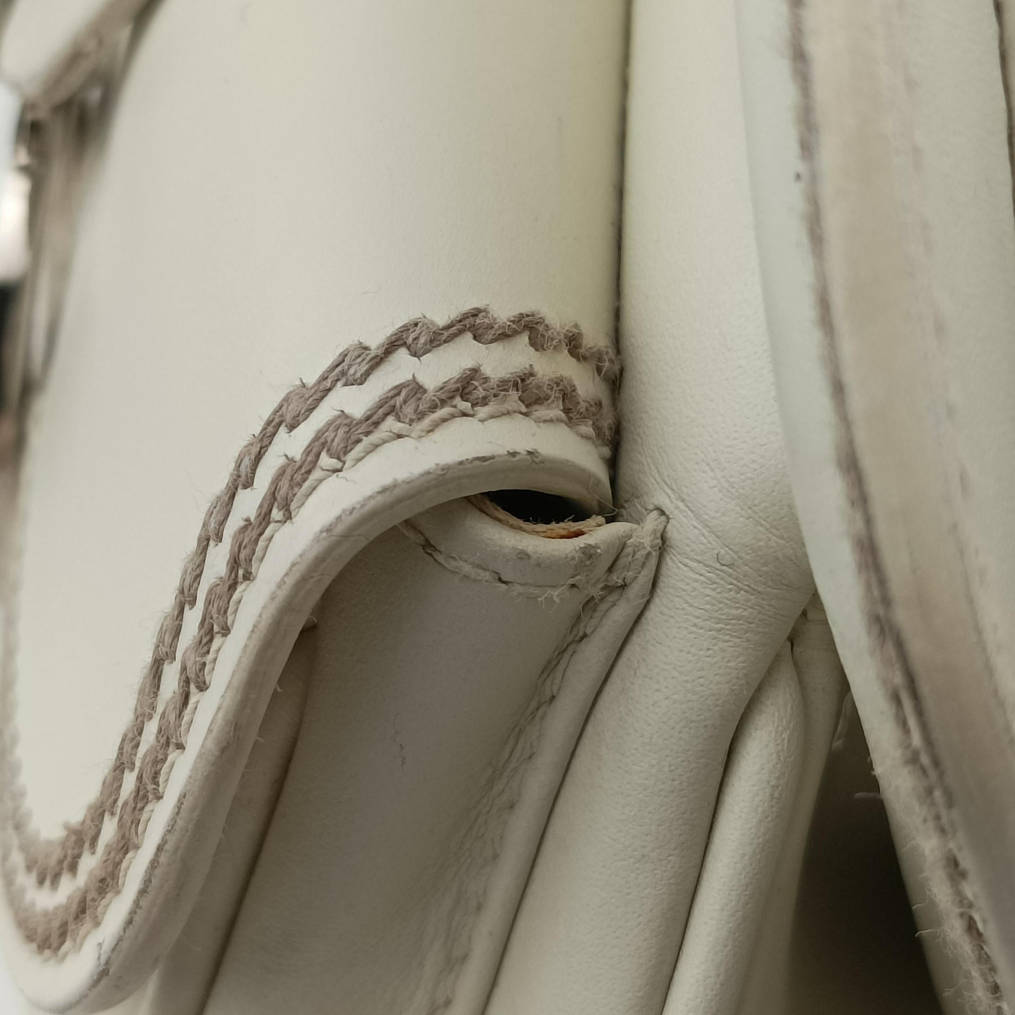 Pre-owned Christian Dior Detective White leather  handbag | stylenewstar