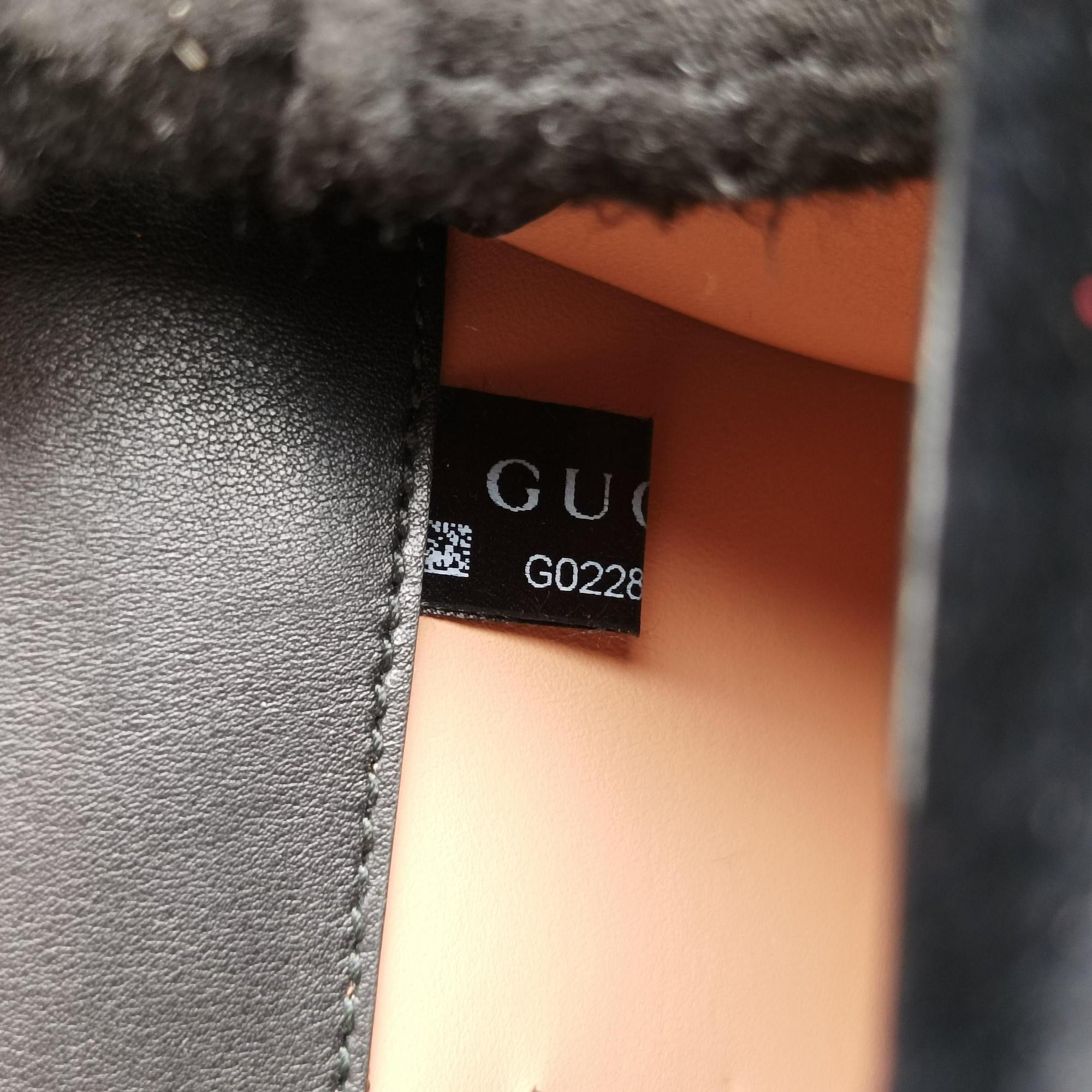 Pre-owned Gucci Broadway Black velour 489218 shoulderbag | stylenewstar