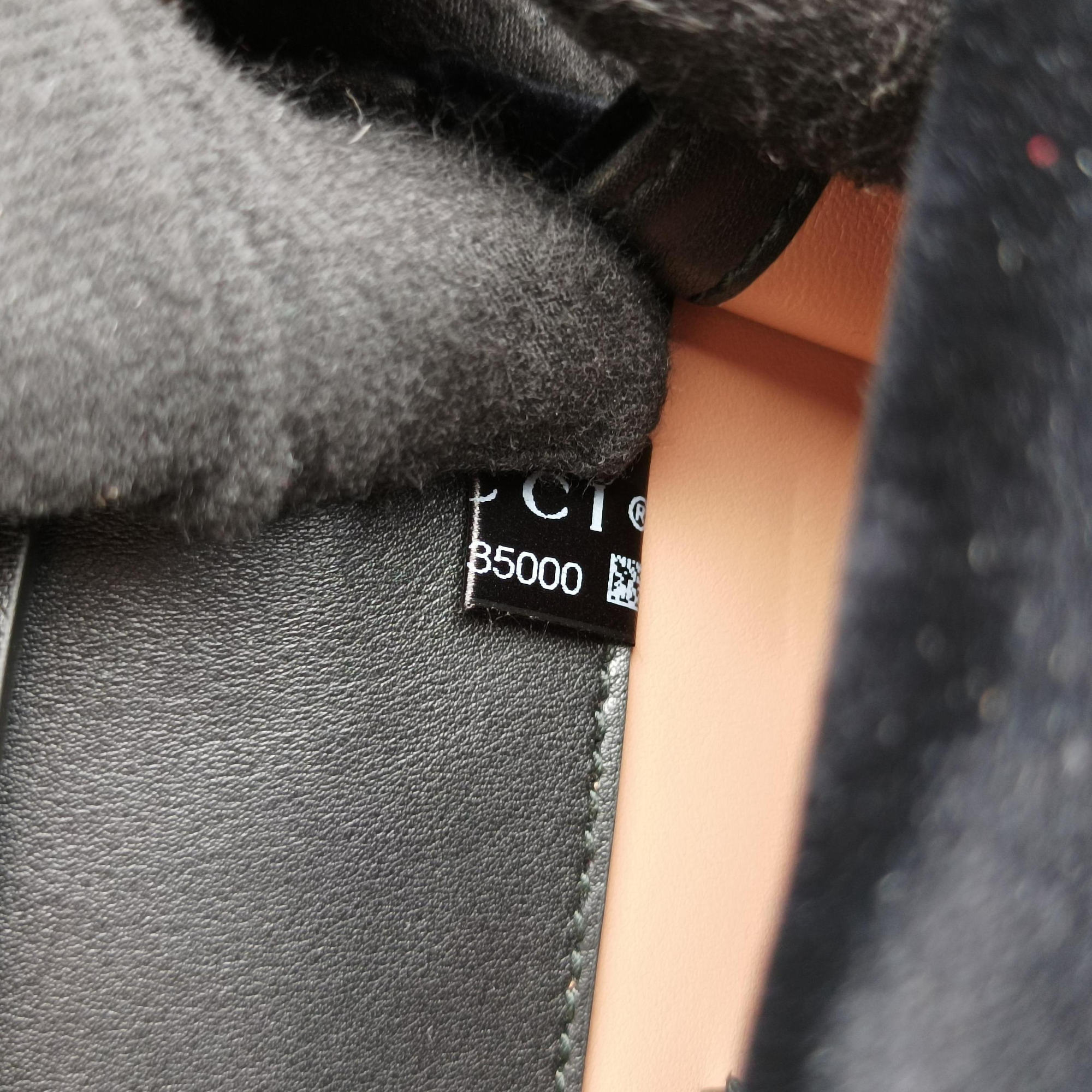 Pre-owned Gucci Broadway Black velour 489218 shoulderbag | stylenewstar