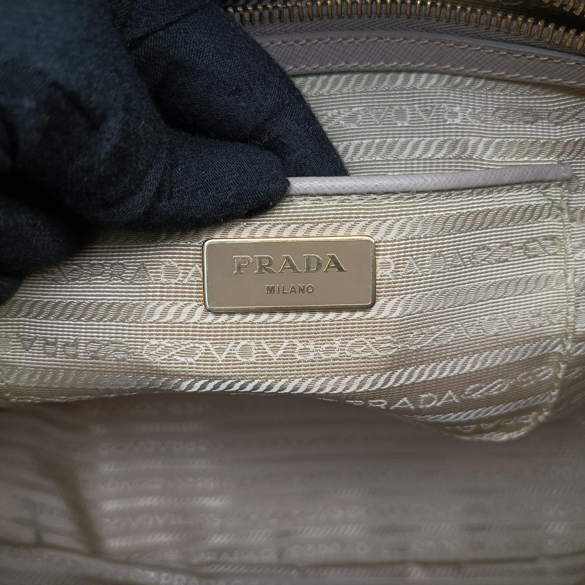 Vintage Prada Galleria Beige SAFFIANO Leather BN1802 handbag | stylenewstar