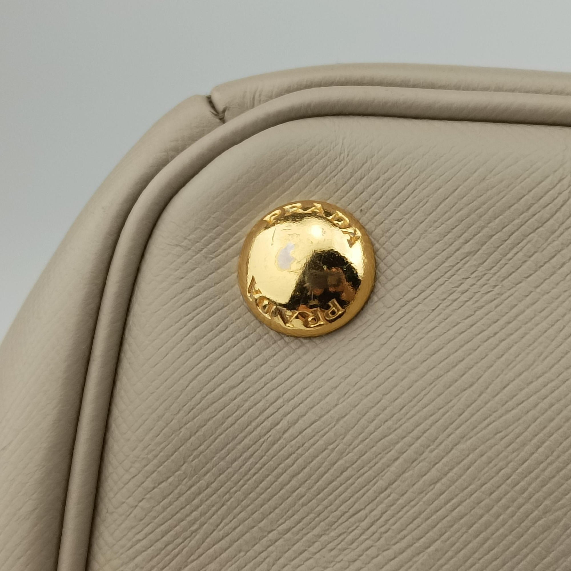Vintage Prada Galleria Beige SAFFIANO Leather BN1802 handbag | stylenewstar