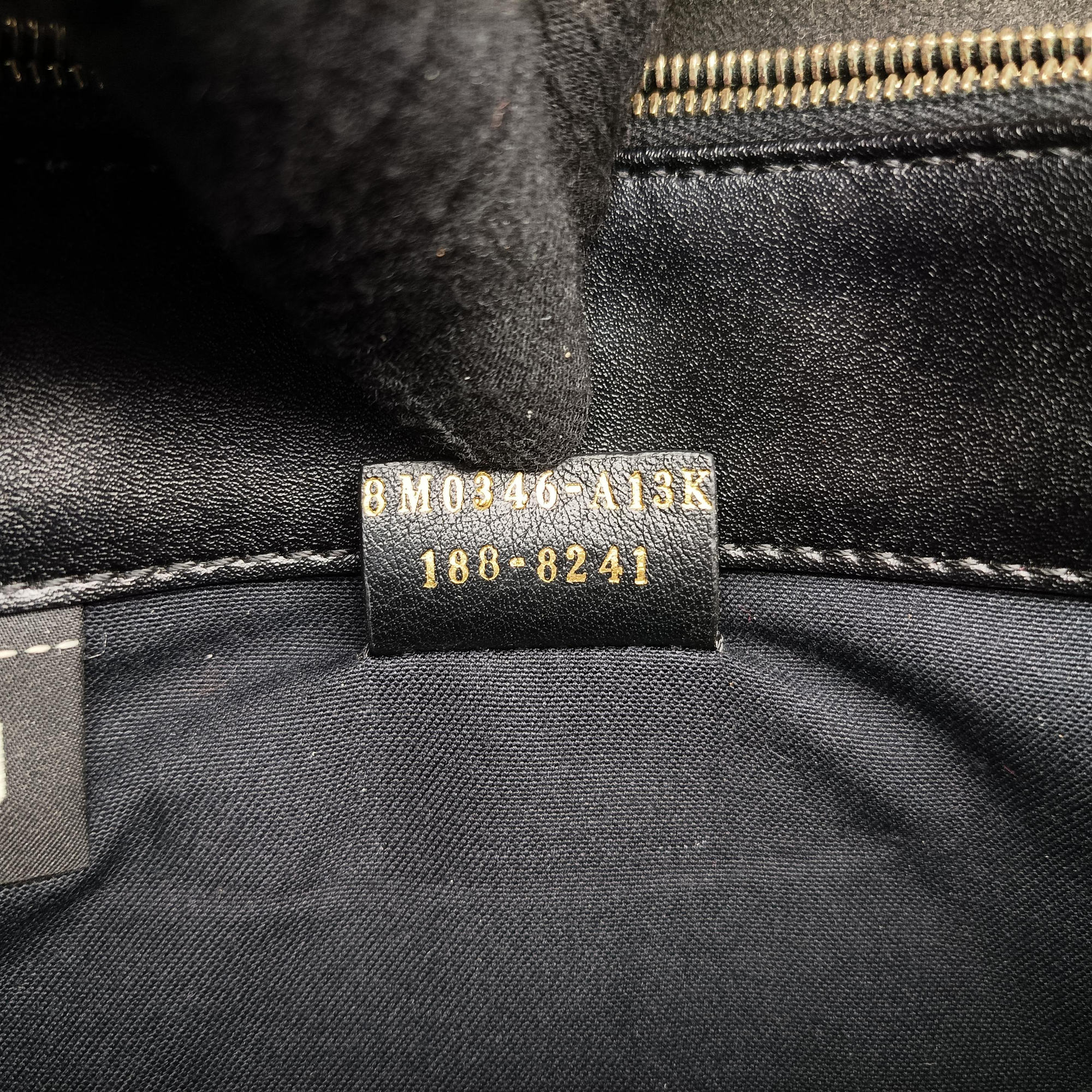 Pre-owned Fendi Kan I logo Black Leather 8M0346 shoulderbag | stylenewstar