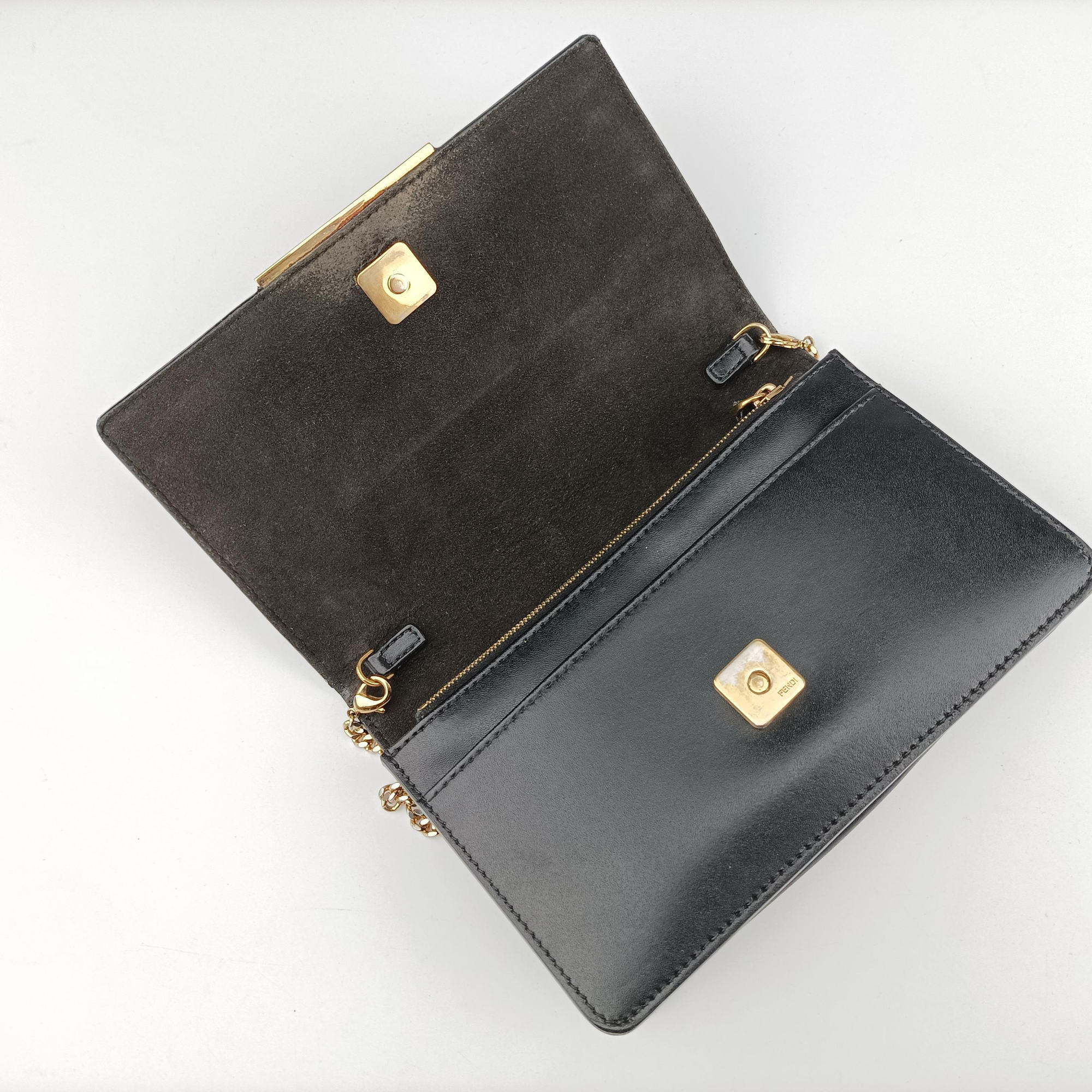 Pre-owned Fendi Kan I logo Black Leather 8M0346 shoulderbag | stylenewstar