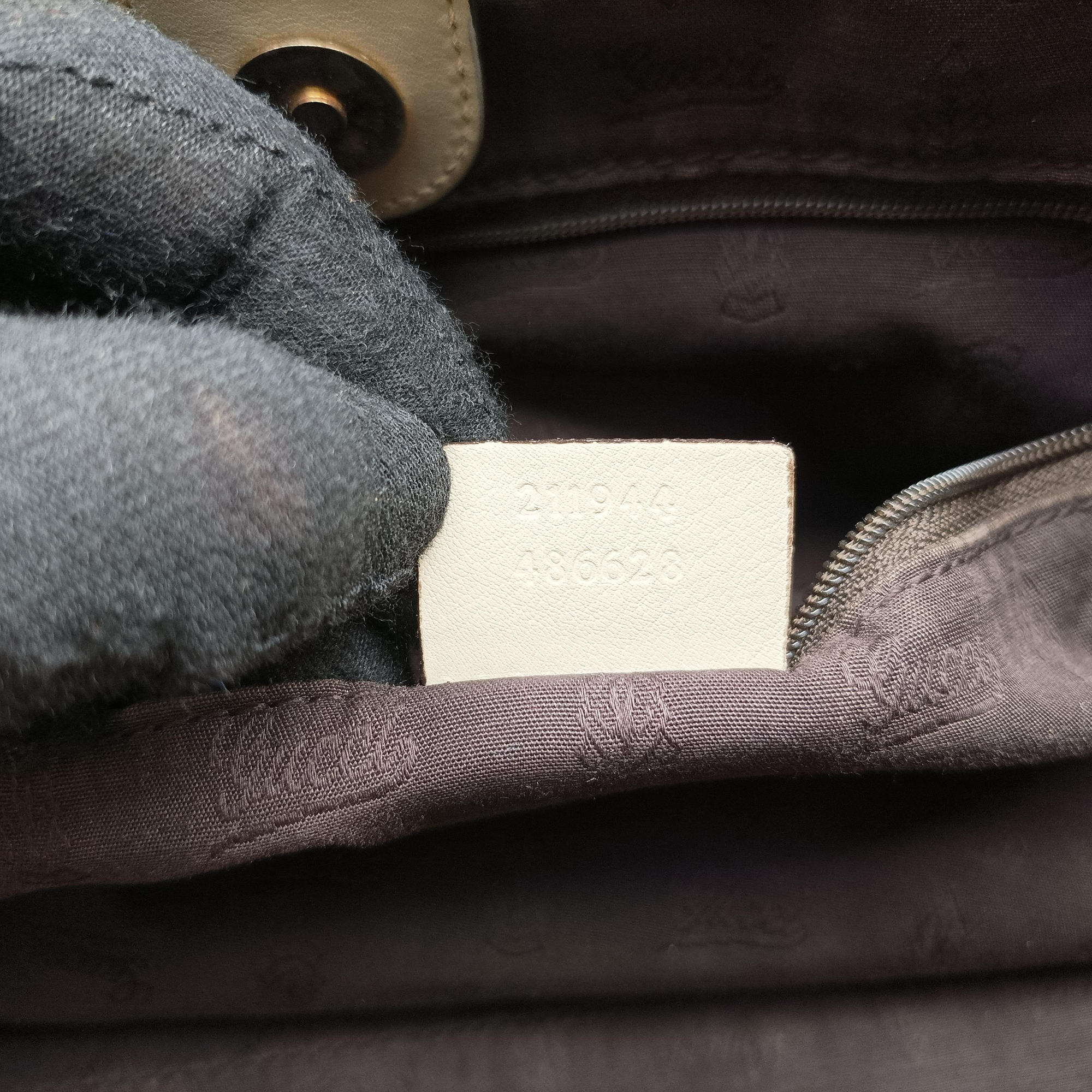 Secondhand Gucci Sukey White Leather 211944 handbag | stylenewstar