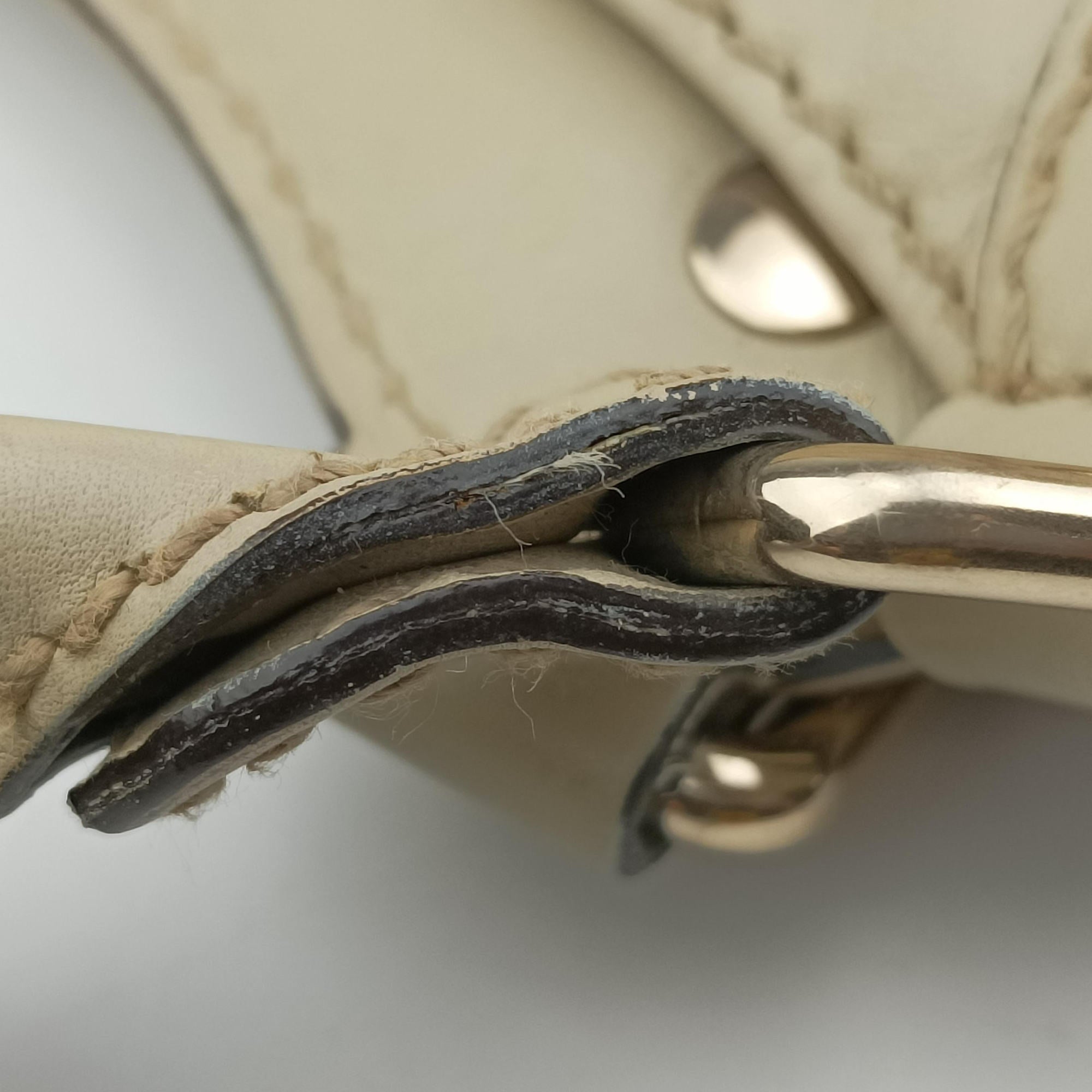 Secondhand Gucci Sukey White Leather 211944 handbag | stylenewstar