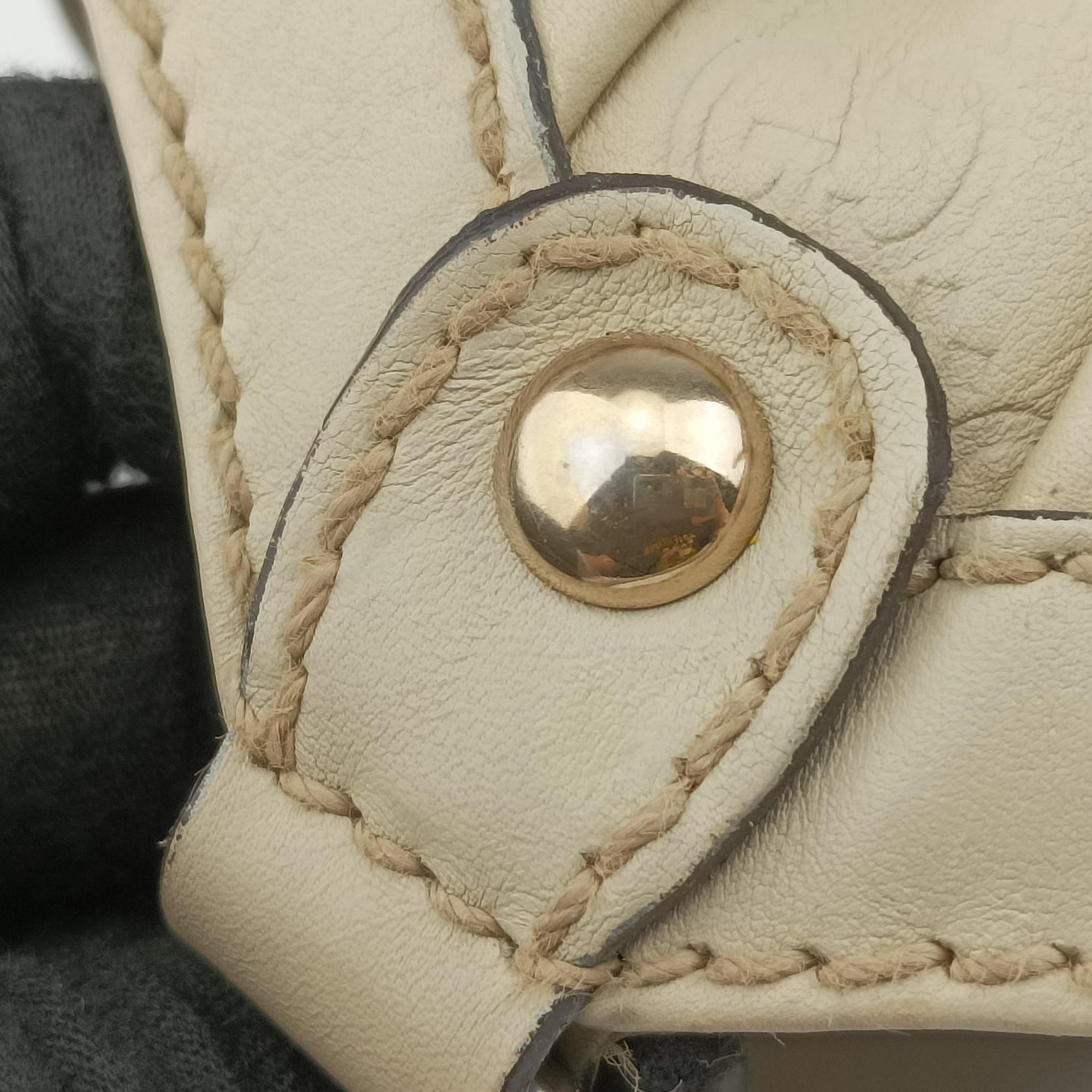 Secondhand Gucci Sukey White Leather 211944 handbag | stylenewstar