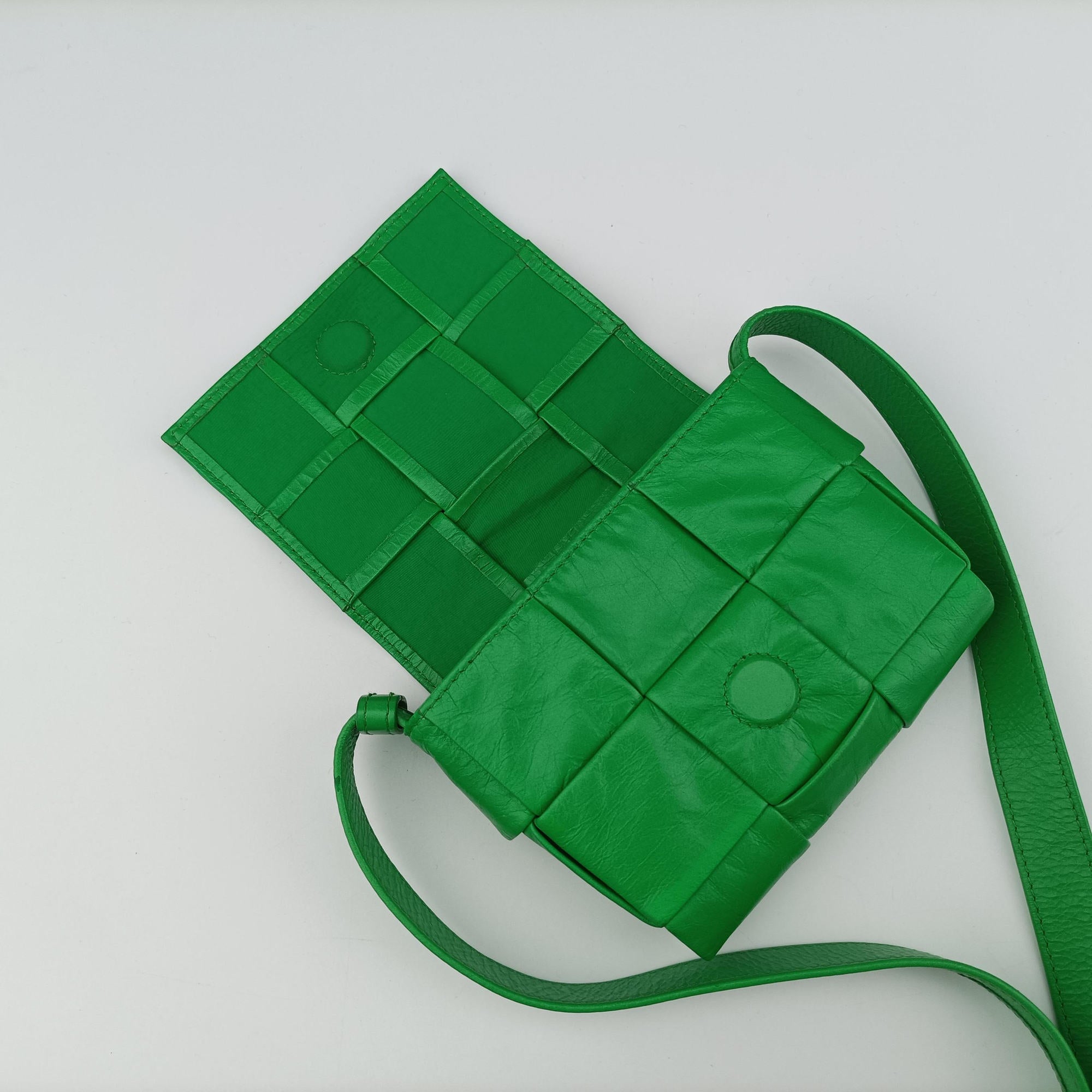 Pre-owned Bottega Veneta candy cassette Green Leather  shoulderbag | stylenewstar