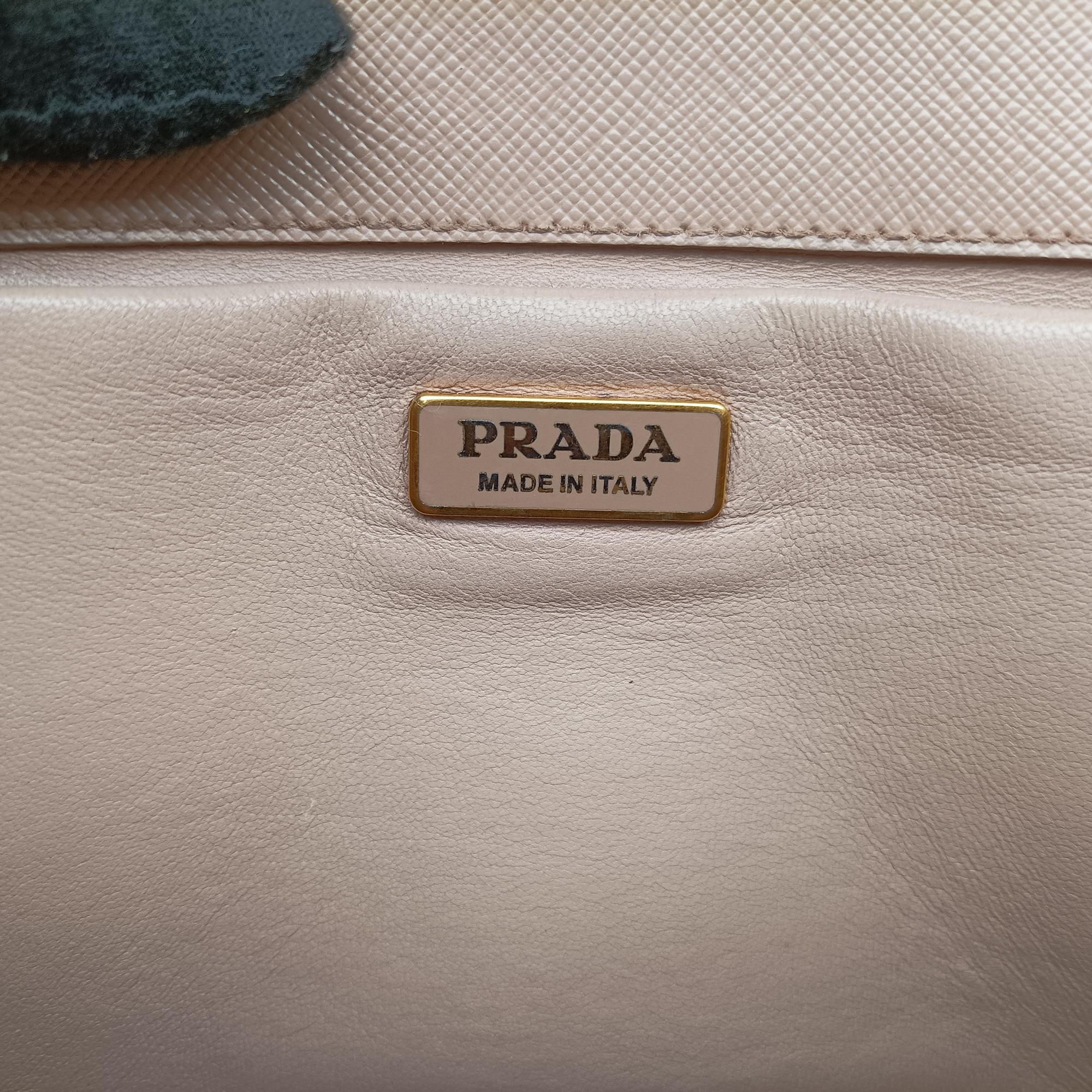 Pre-owned Prada Vitello Diano Pink Saffiano Leather 1DH044 shoulderbag | stylenewstar
