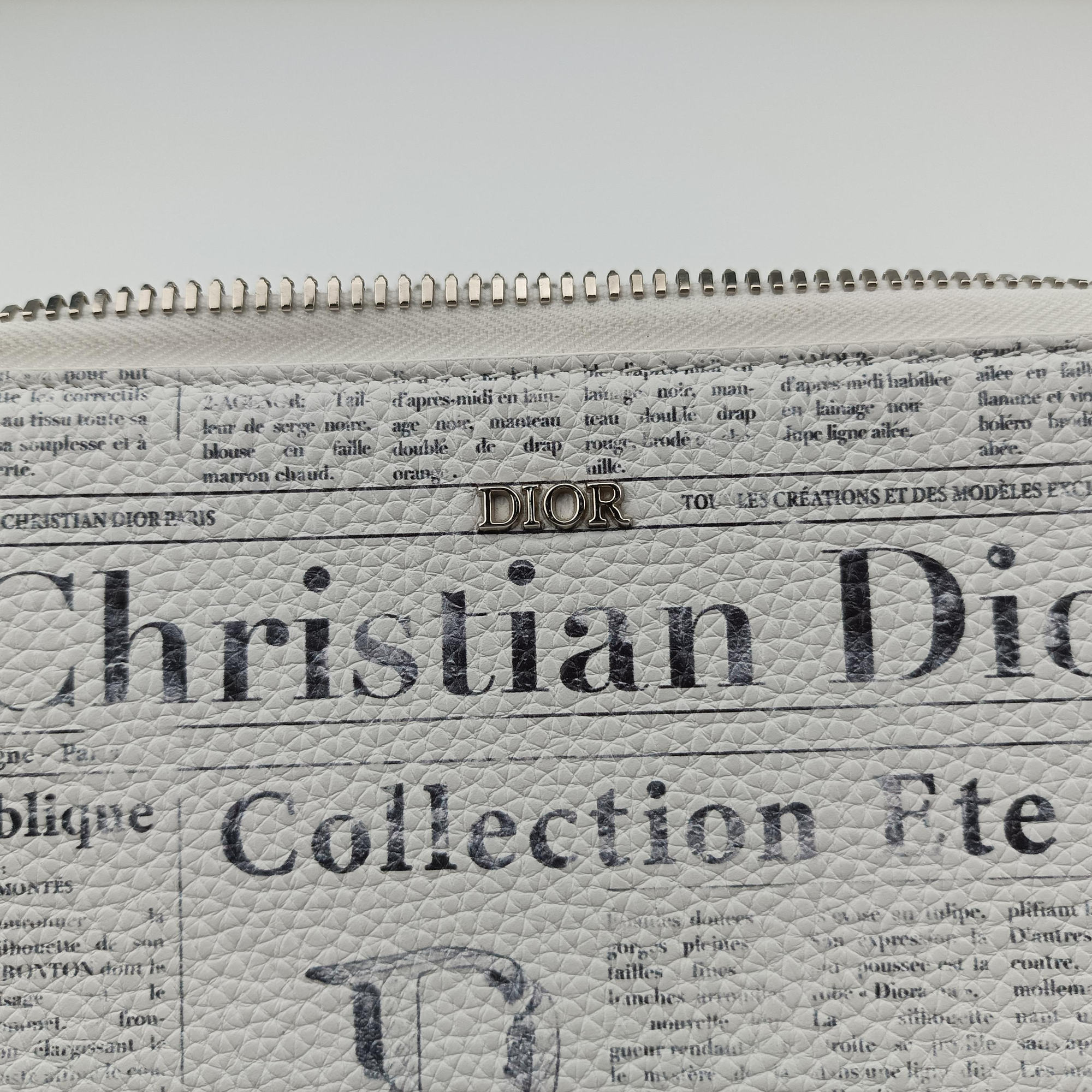 Pre-owned Christian Dior Daniel Arsham collaboration Newspaper Print White Leather  shoulderbag | stylenewstar