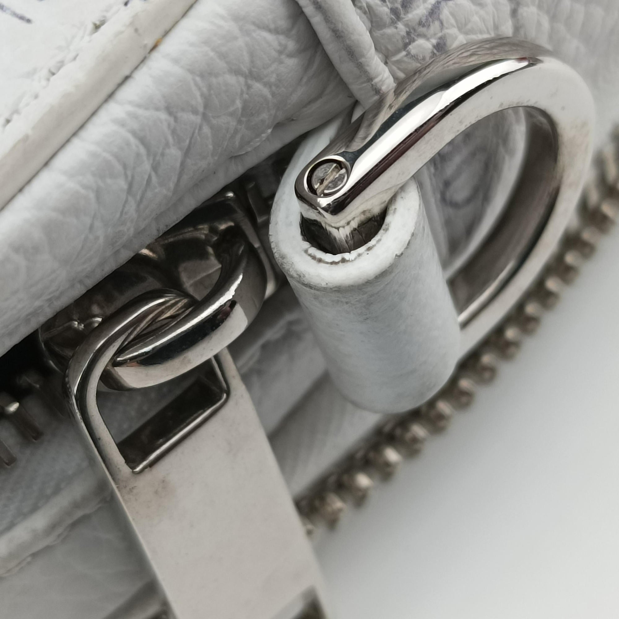 Pre-owned Christian Dior Daniel Arsham collaboration Newspaper Print White Leather  shoulderbag | stylenewstar