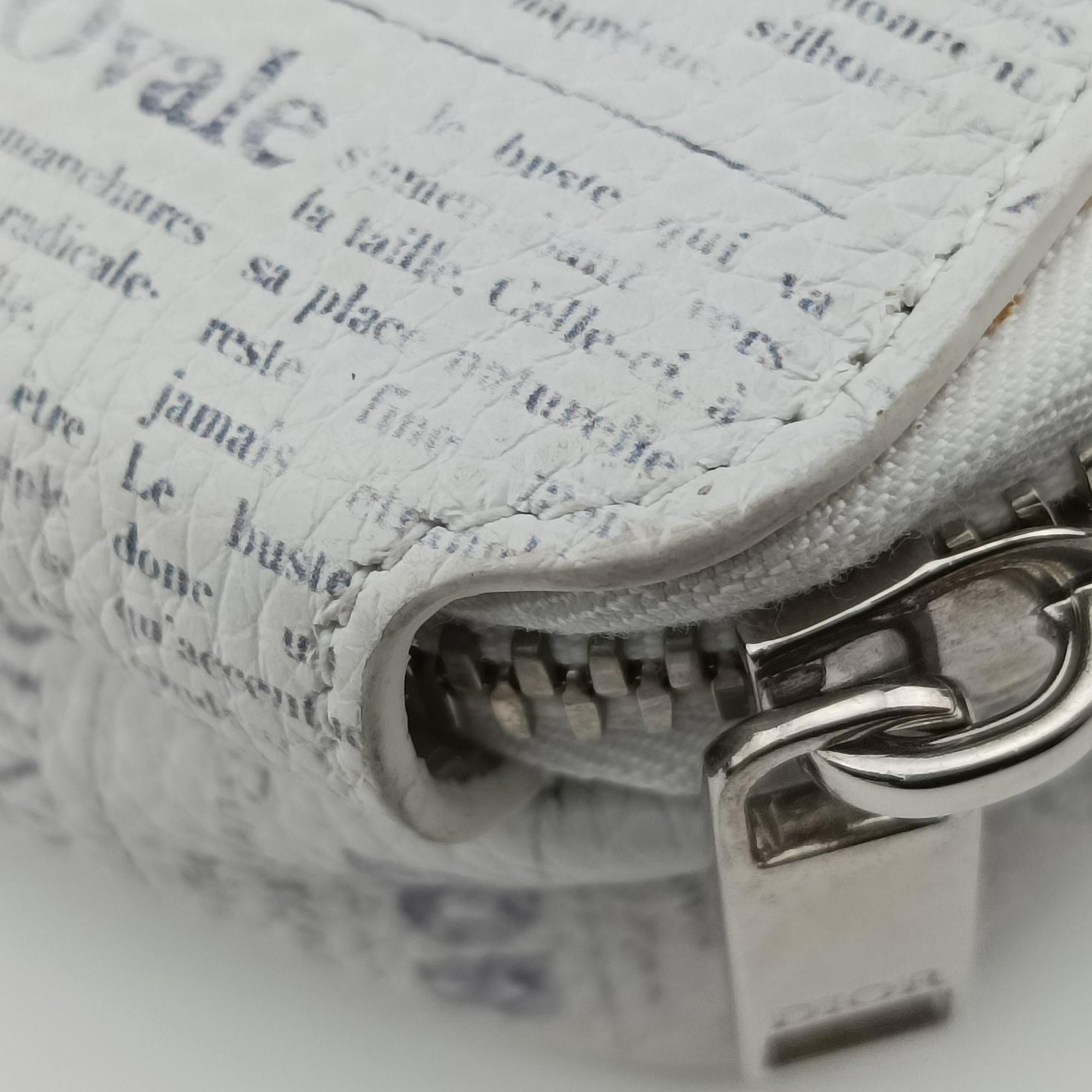 Pre-owned Christian Dior Daniel Arsham collaboration Newspaper Print White Leather  shoulderbag | stylenewstar