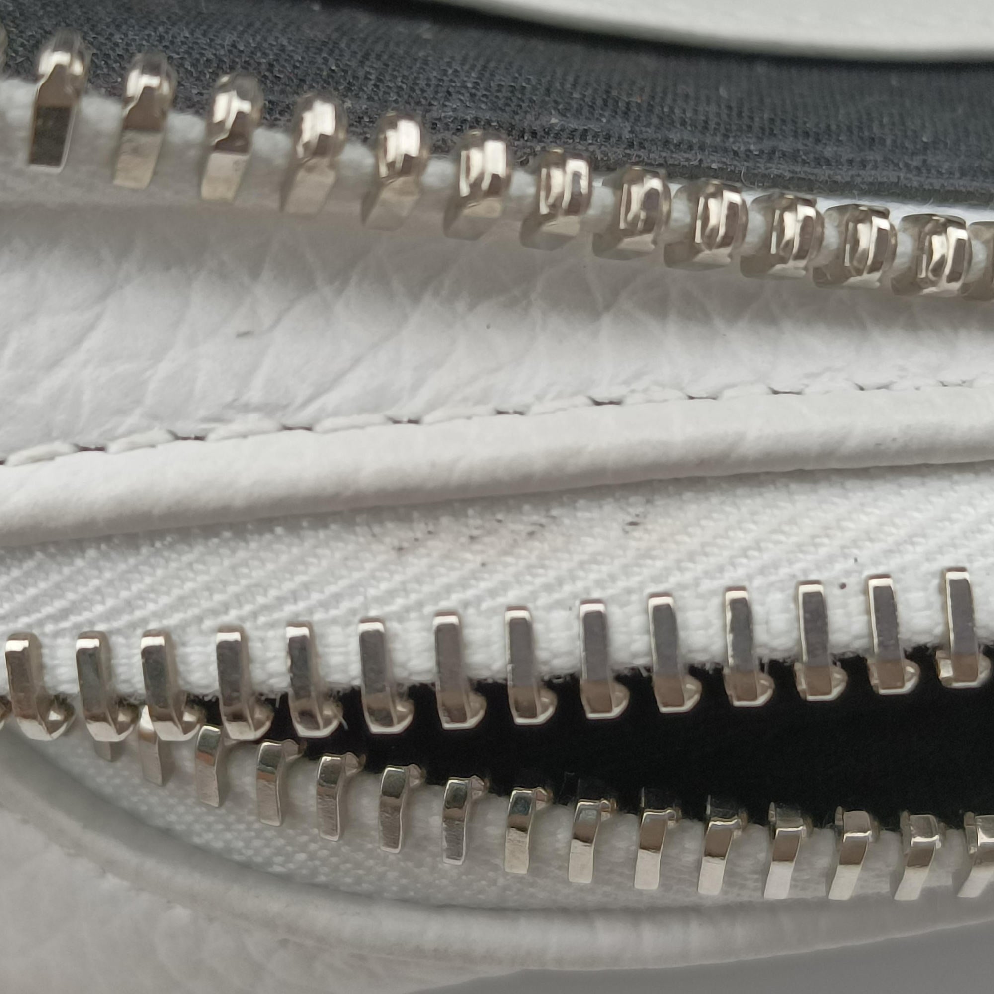 Pre-owned Christian Dior Daniel Arsham collaboration Newspaper Print White Leather  shoulderbag | stylenewstar