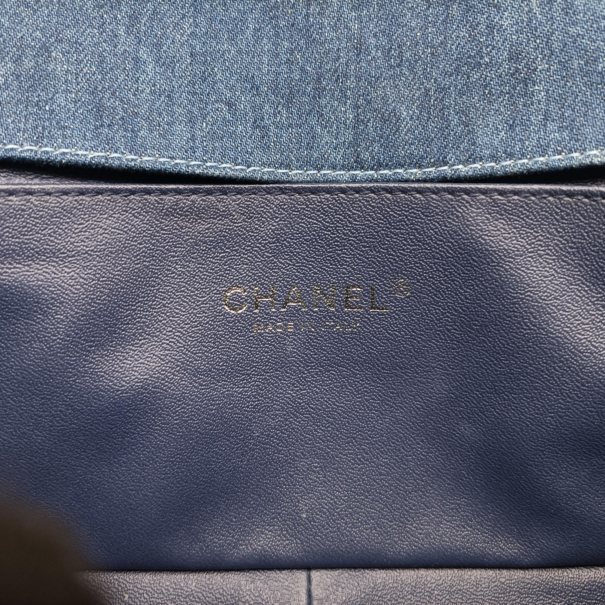 Pre-owned Chanel BOY CHANEL blue×Multicolour denim A67086 shoulderbag | stylenewstar