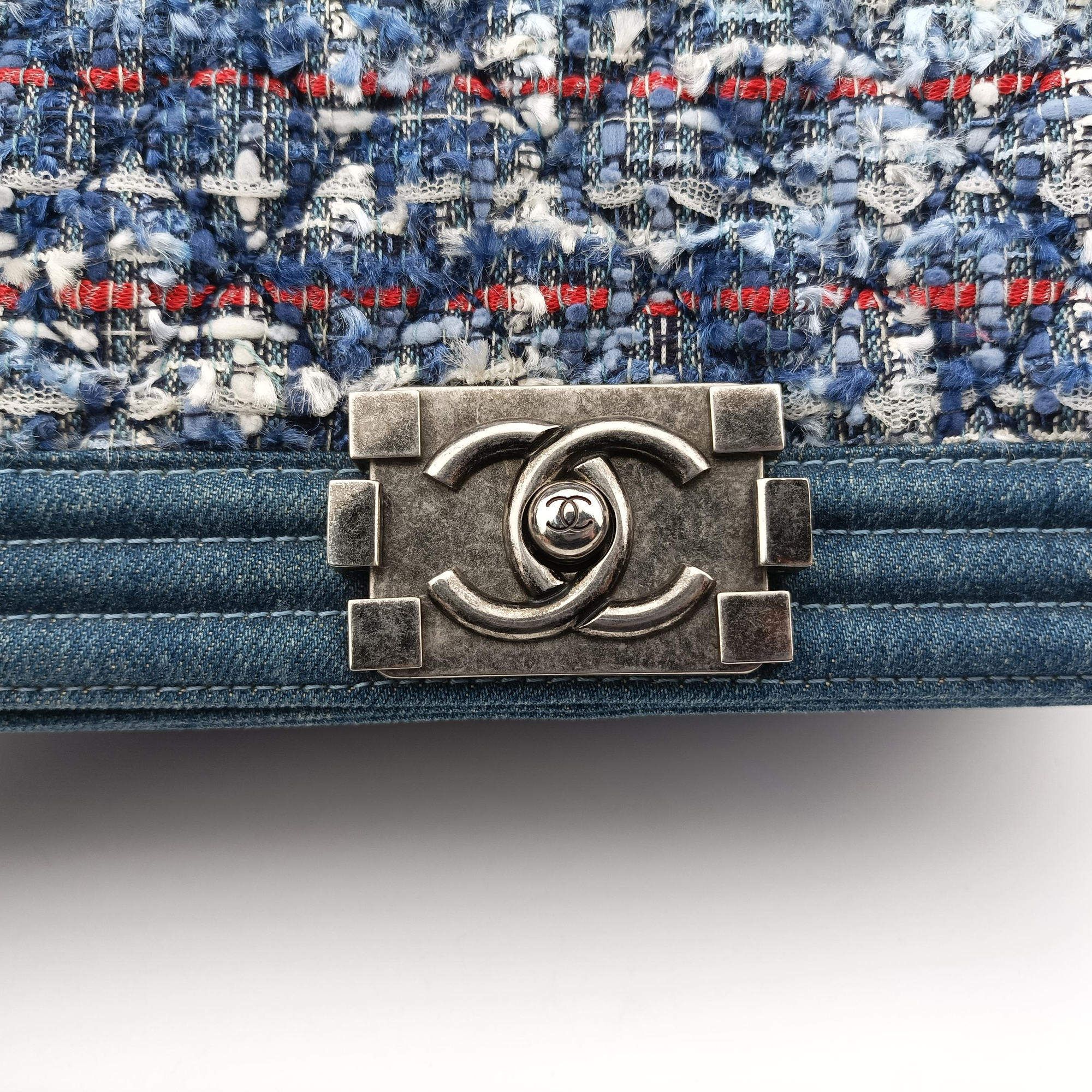 Pre-owned Chanel BOY CHANEL blue×Multicolour denim A67086 shoulderbag | stylenewstar