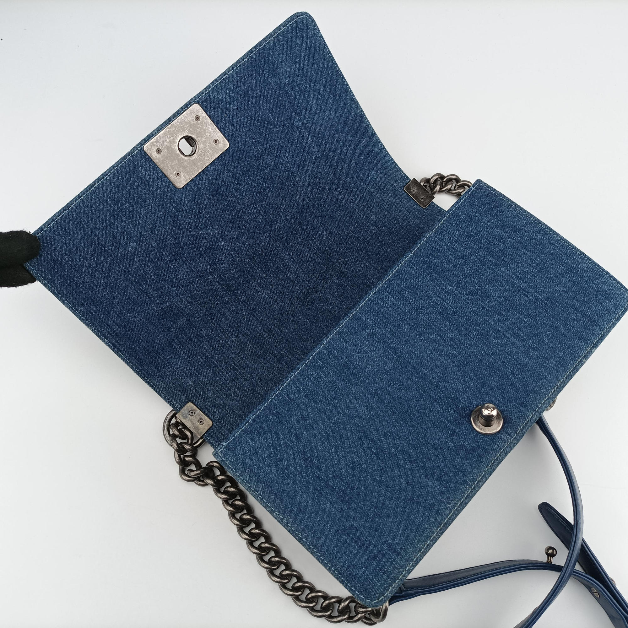 Pre-owned Chanel BOY CHANEL blue×Multicolour denim A67086 shoulderbag | stylenewstar