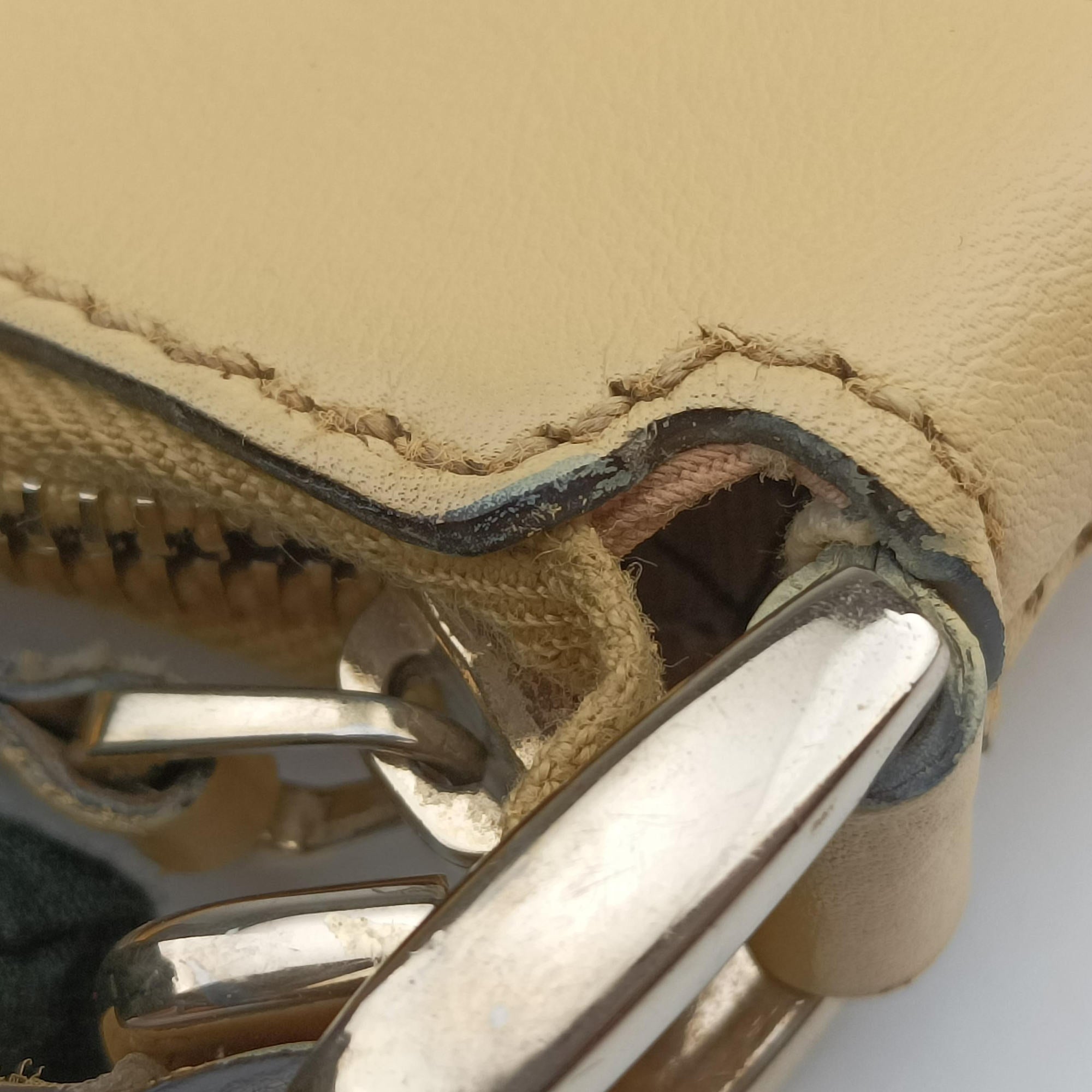 Pre-owned Gucci Abbey D-ring Hobo Beige Leather 204940 shoulderbag | stylenewstar